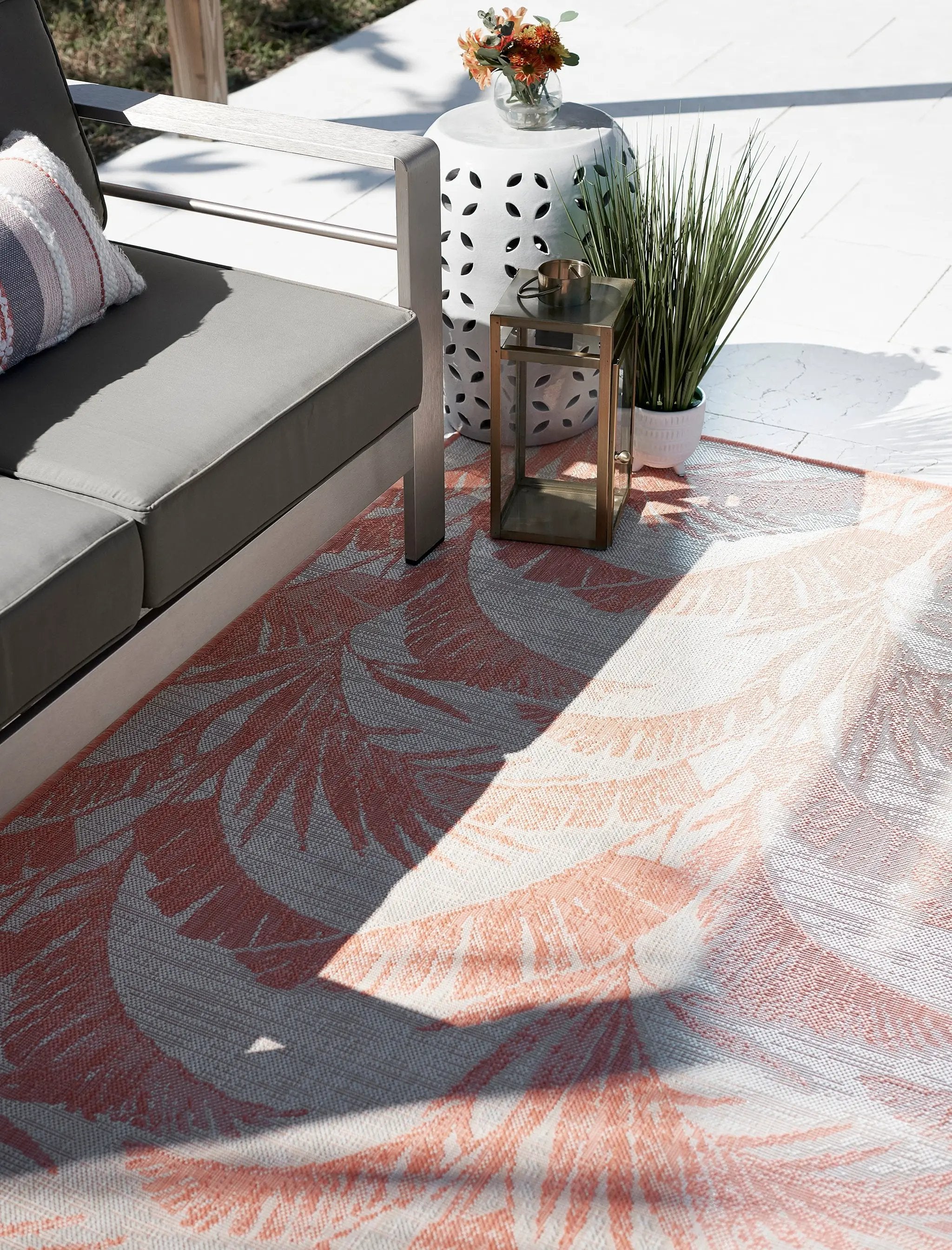 Riviera RV-01 Coral Area Rug by Momeni