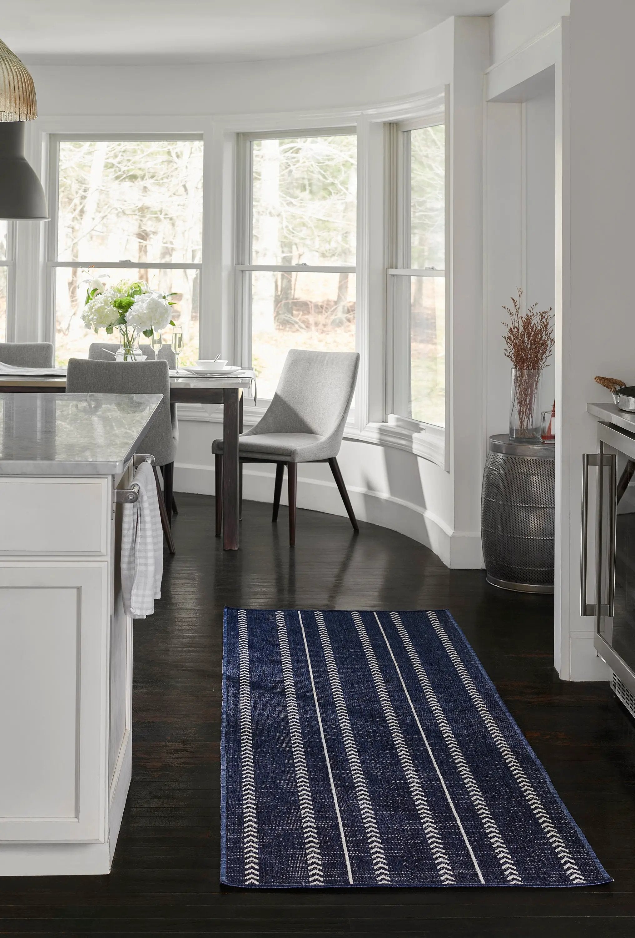 Riviera RV-06 Navy Area Rug by Momeni