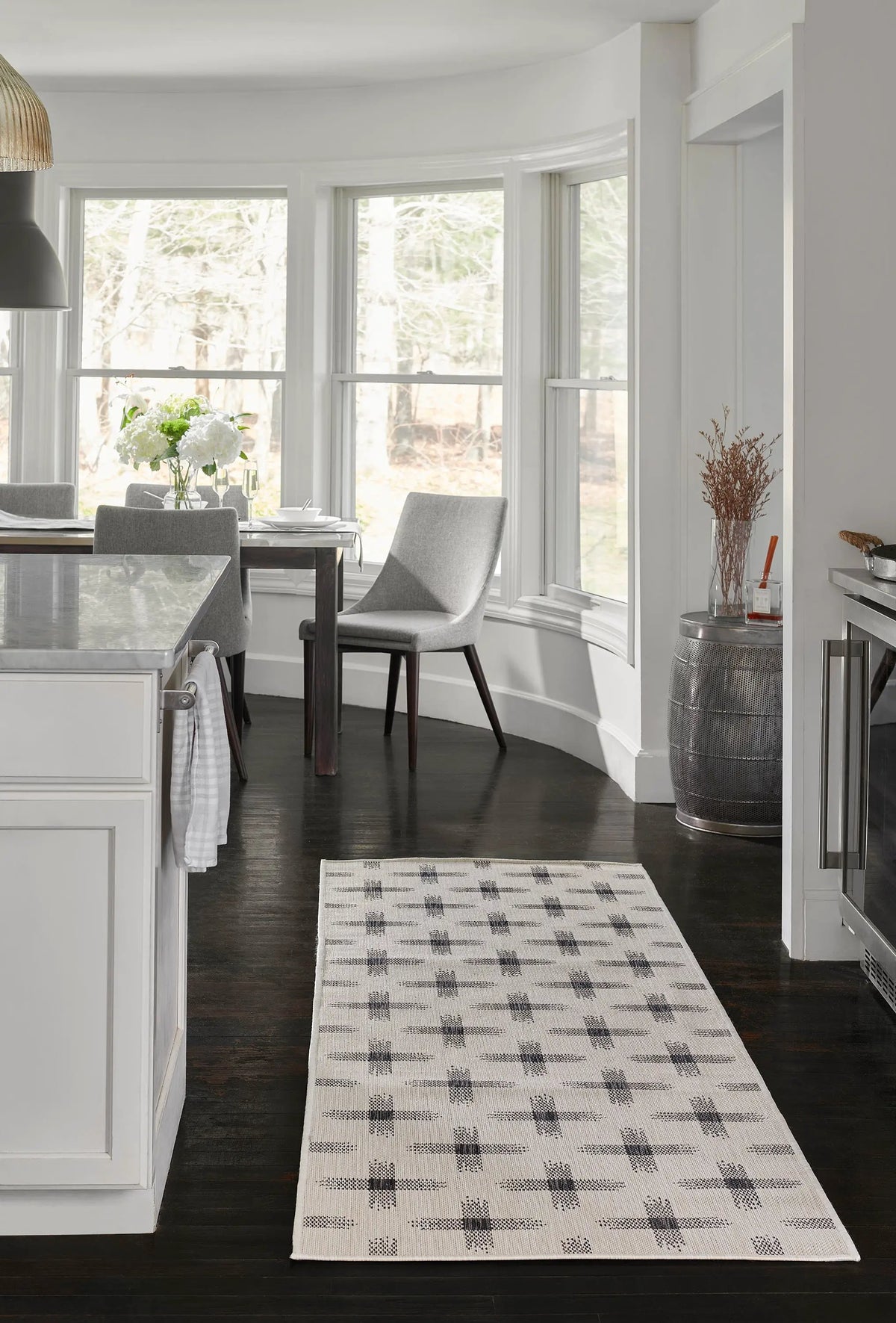 Riviera RV-08 Ivory Area Rug by Momeni