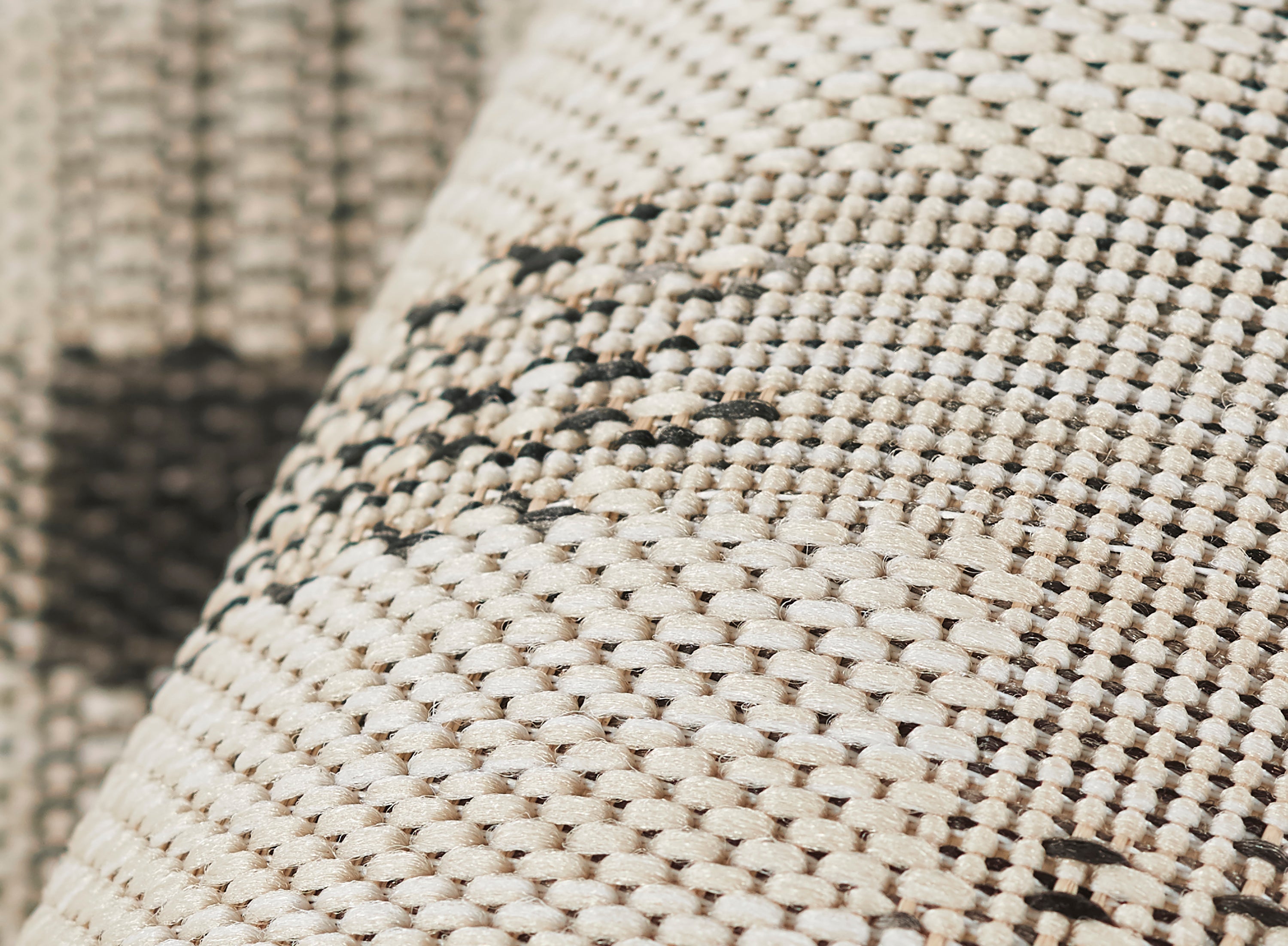 Momeni Riviera RV-08 Ivory Area Rug
