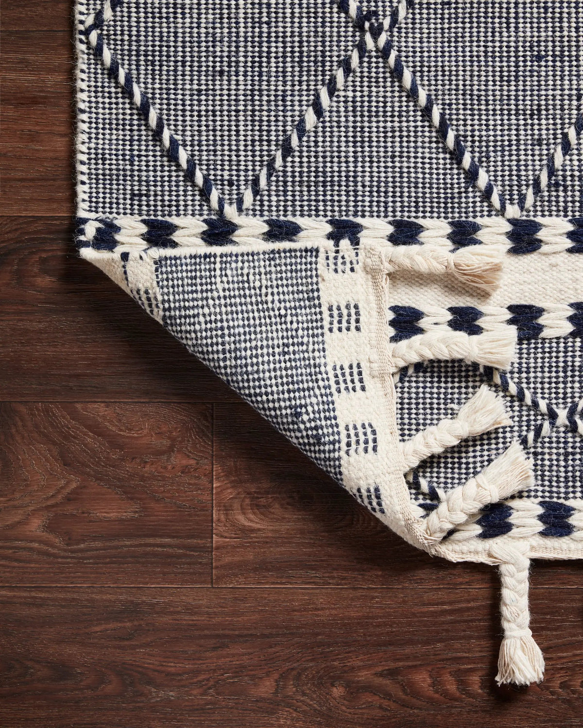 Sawyer SAW-02 Navy Area Rug by Loloi