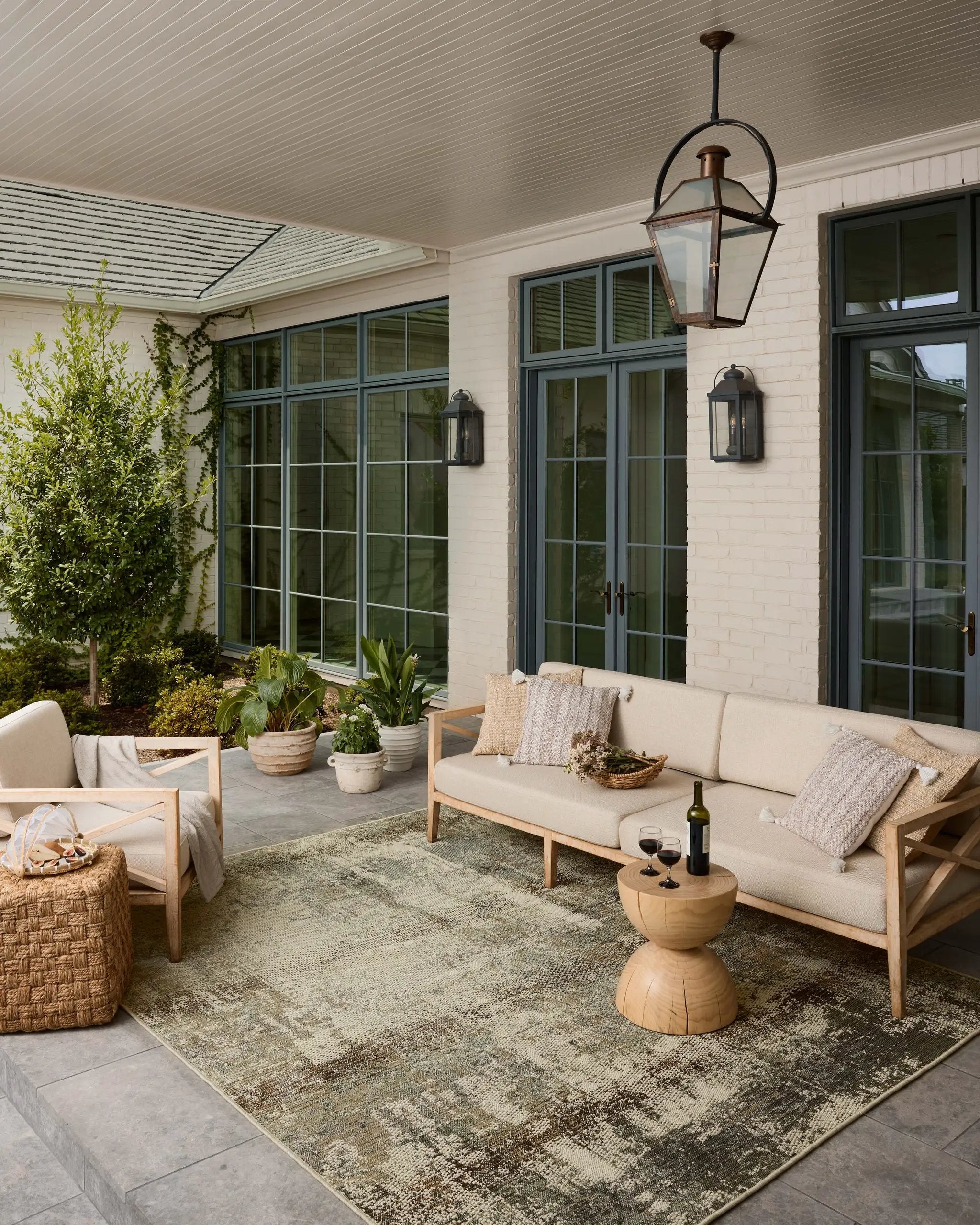Saylor SAY-08 Smoke / Ivory Area Rug by Loloi
