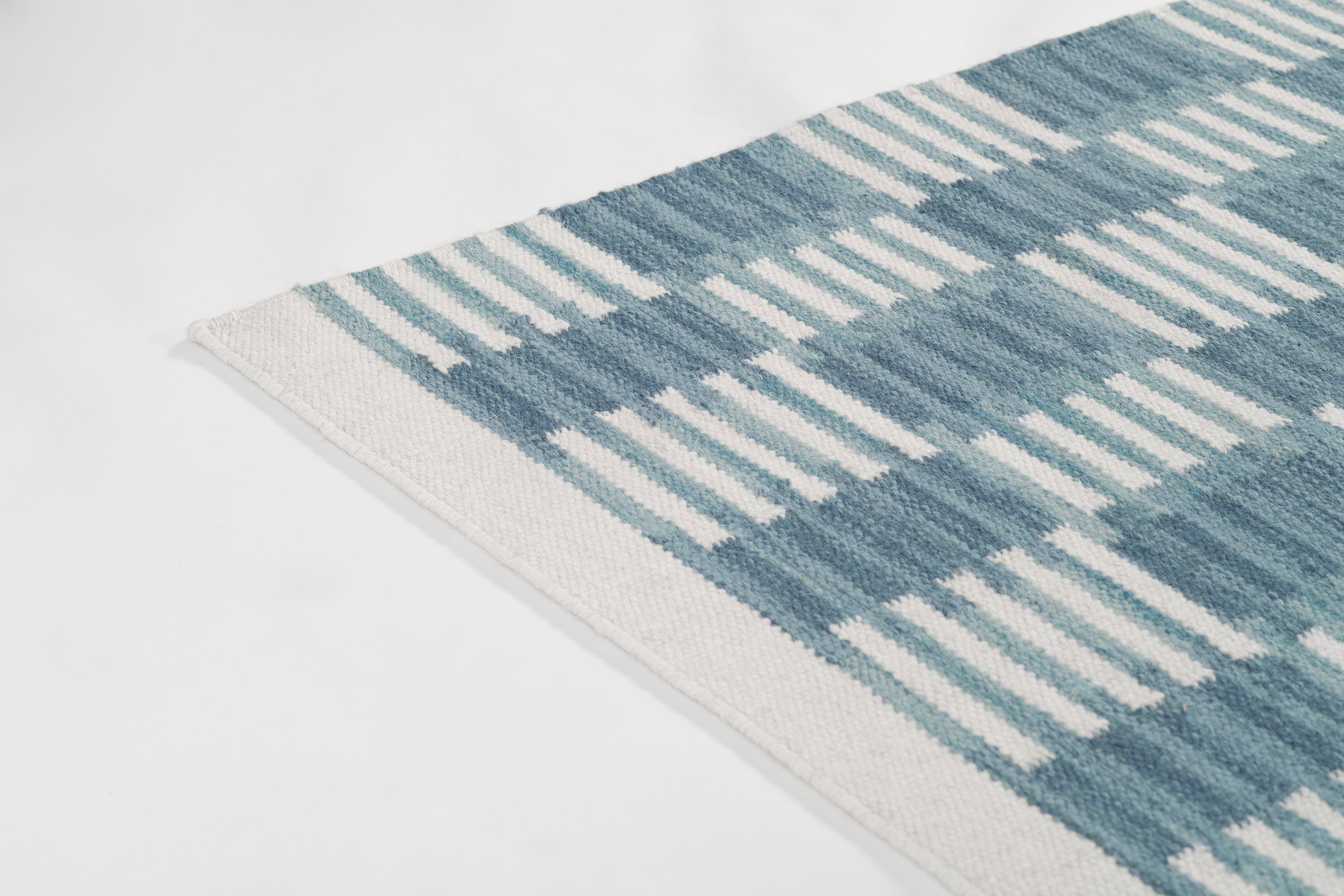 Momeni Scandi SCN-3 Blue Hand Woven Area Rug