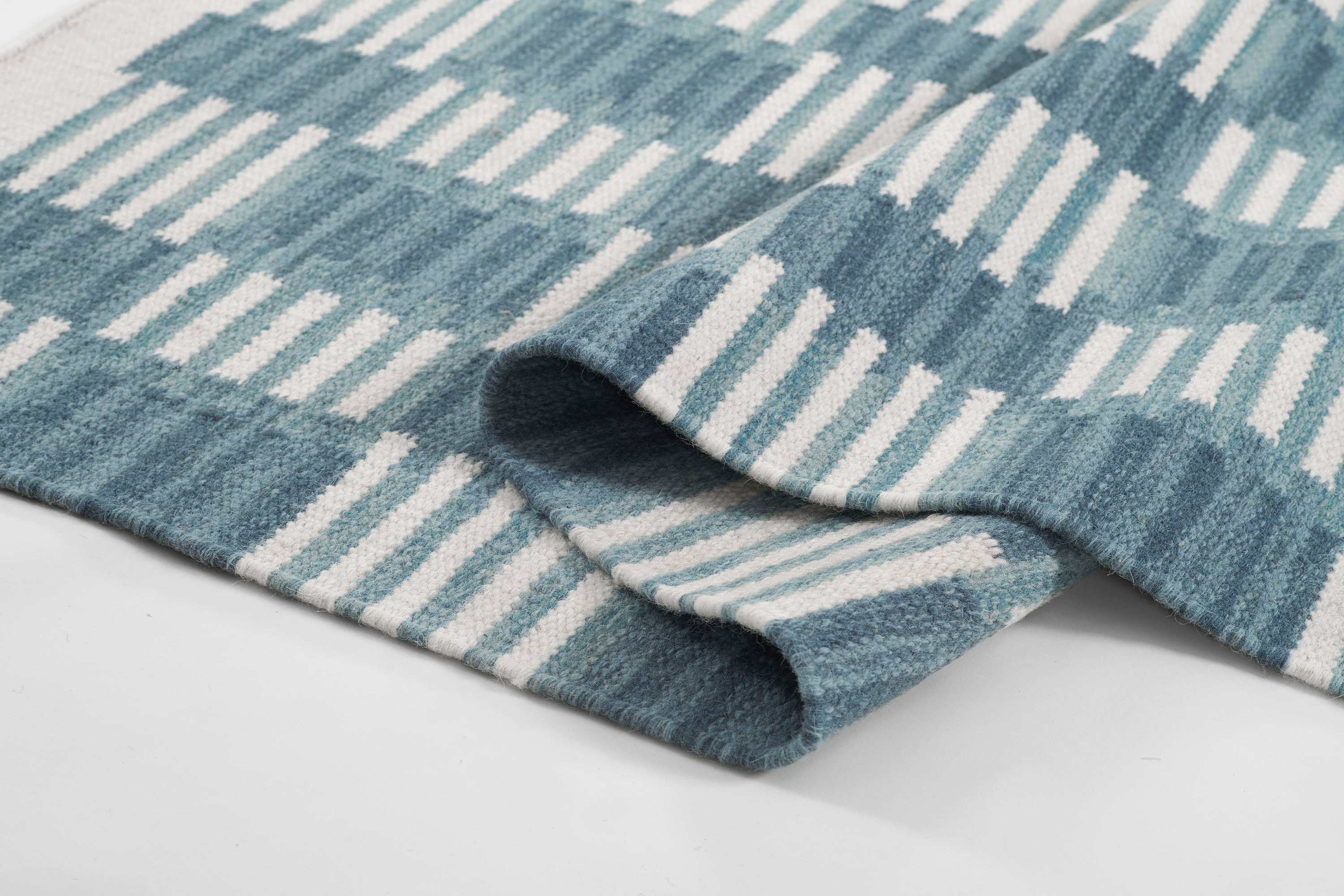 Momeni Scandi SCN-3 Blue Hand Woven Area Rug