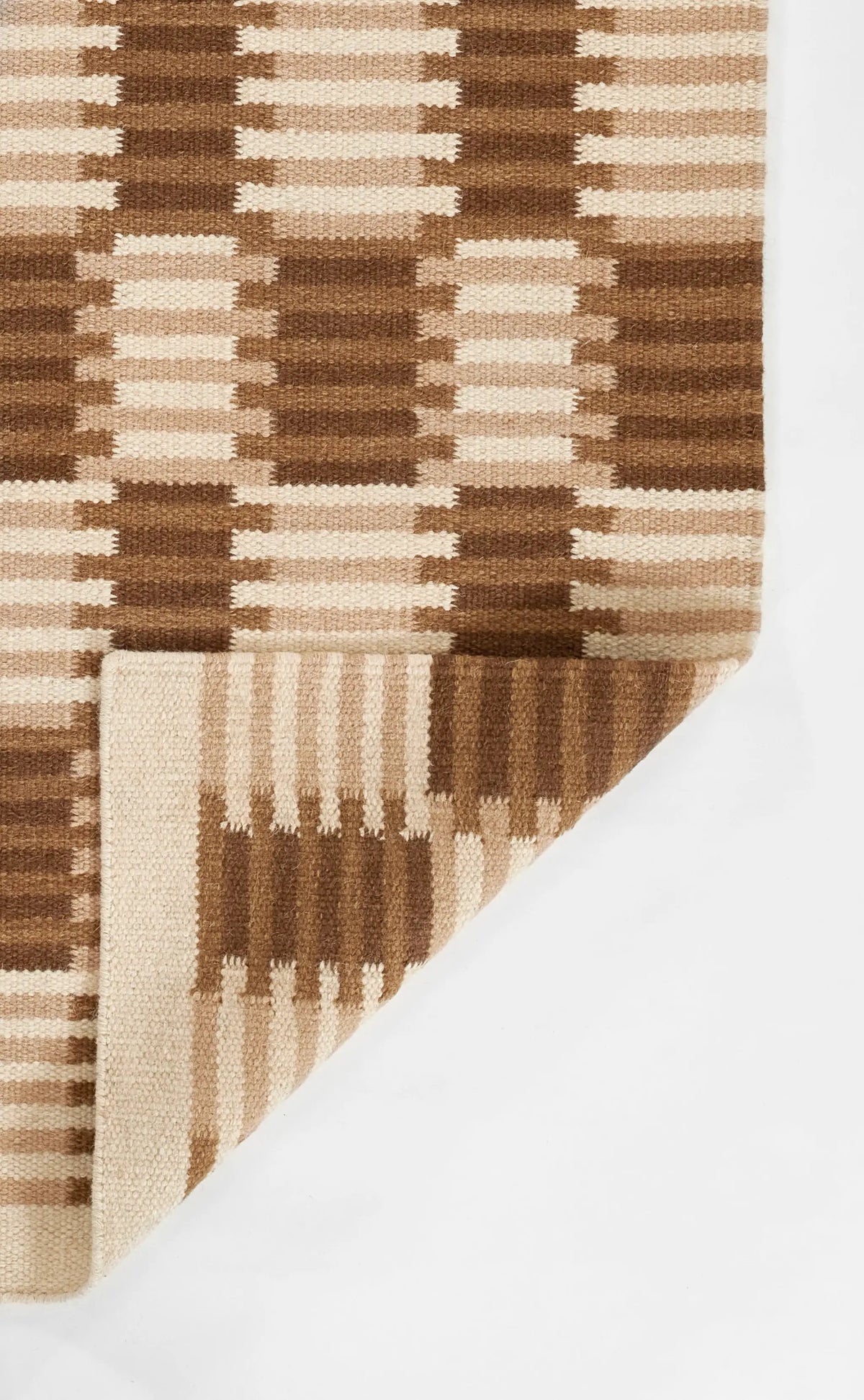 Scandi SCN-3 Brown Area Rug by Momeni