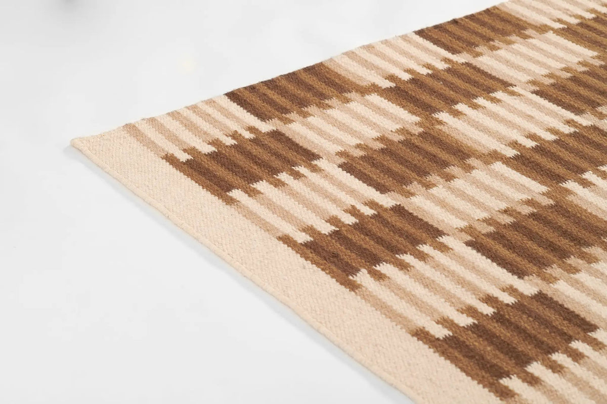 Scandi SCN-3 Brown Area Rug by Momeni