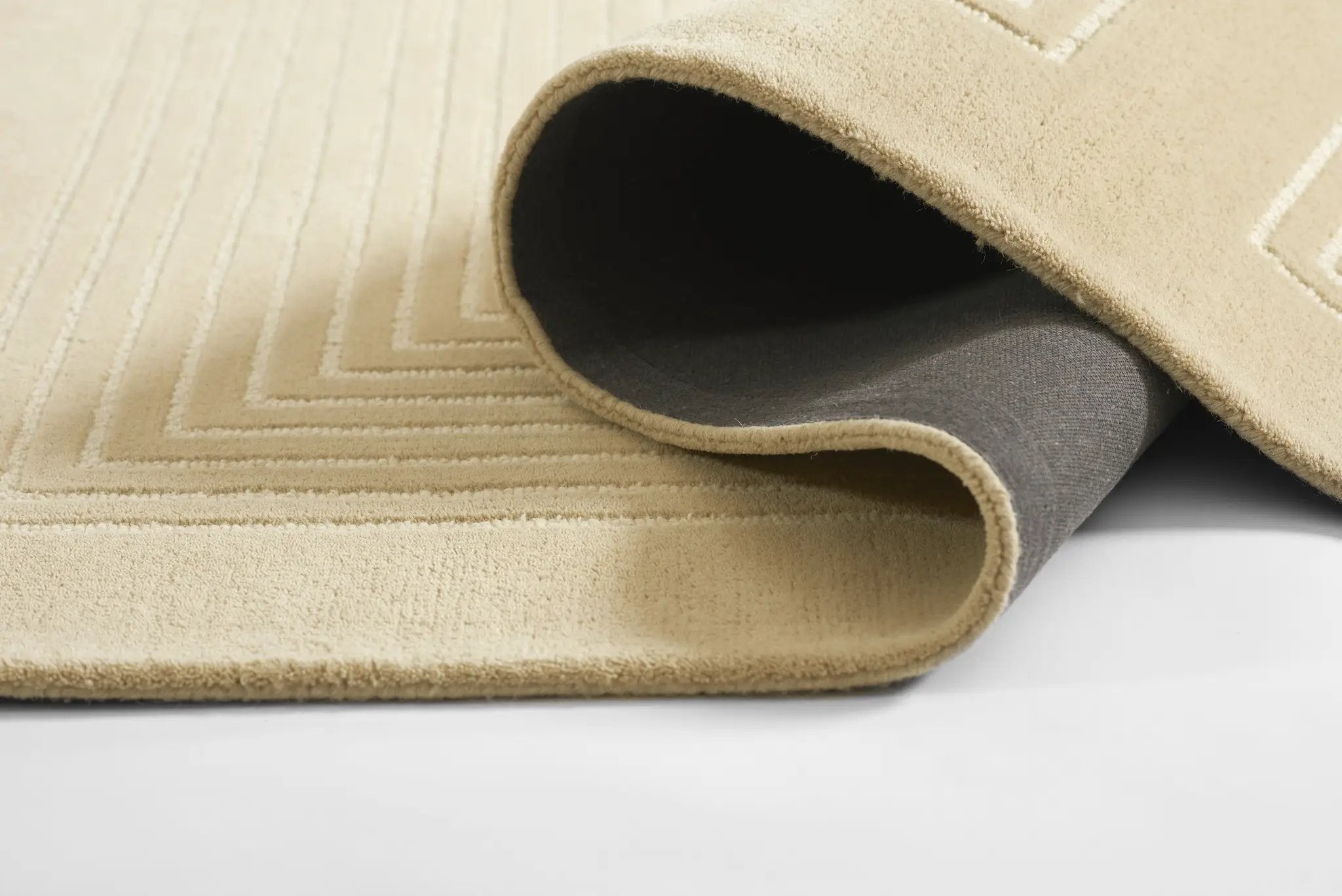 Simba SIM-3 Beige Area Rug by Momeni