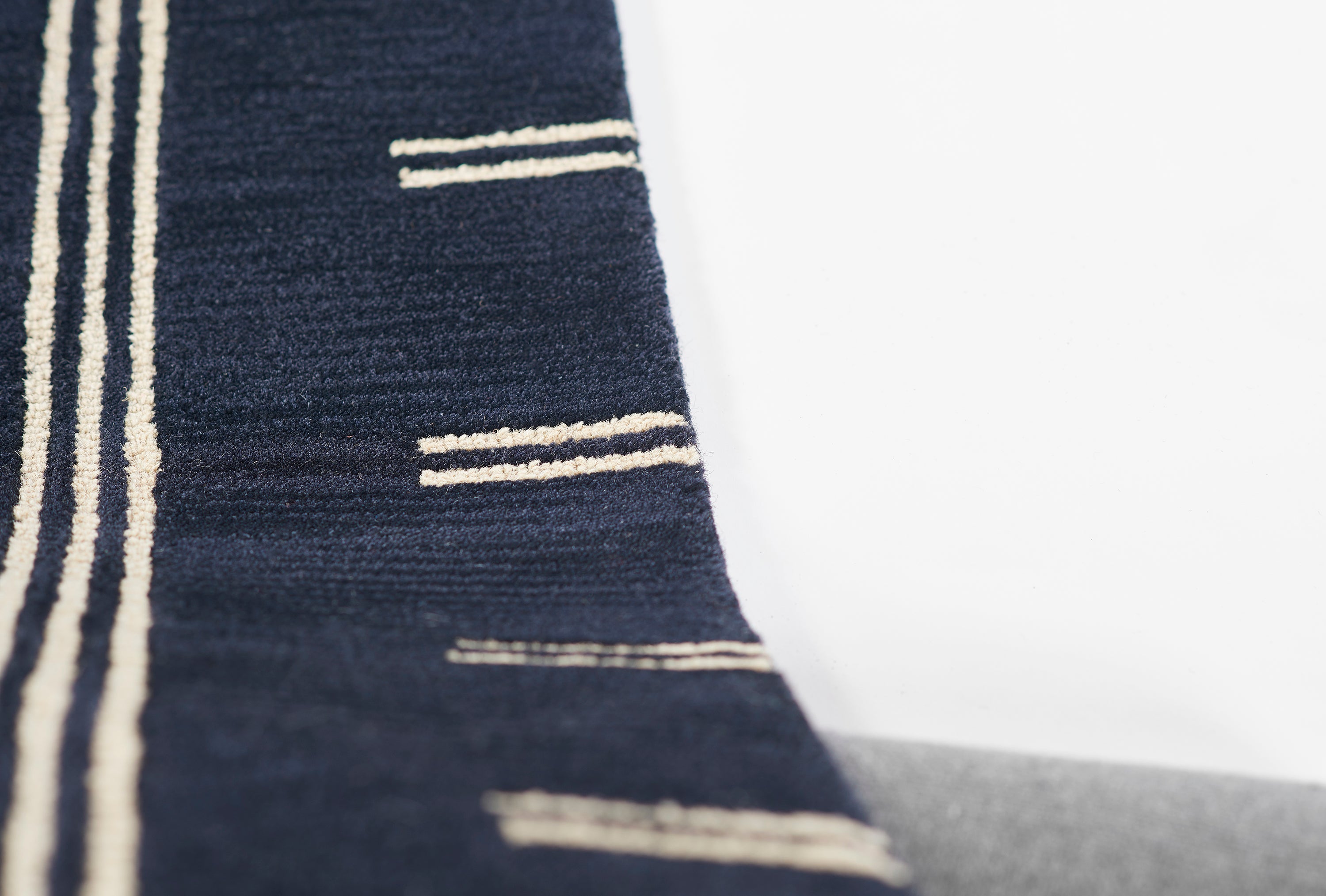 Momeni Simba SIM-5 Navy Hand Tufted Area Rug
