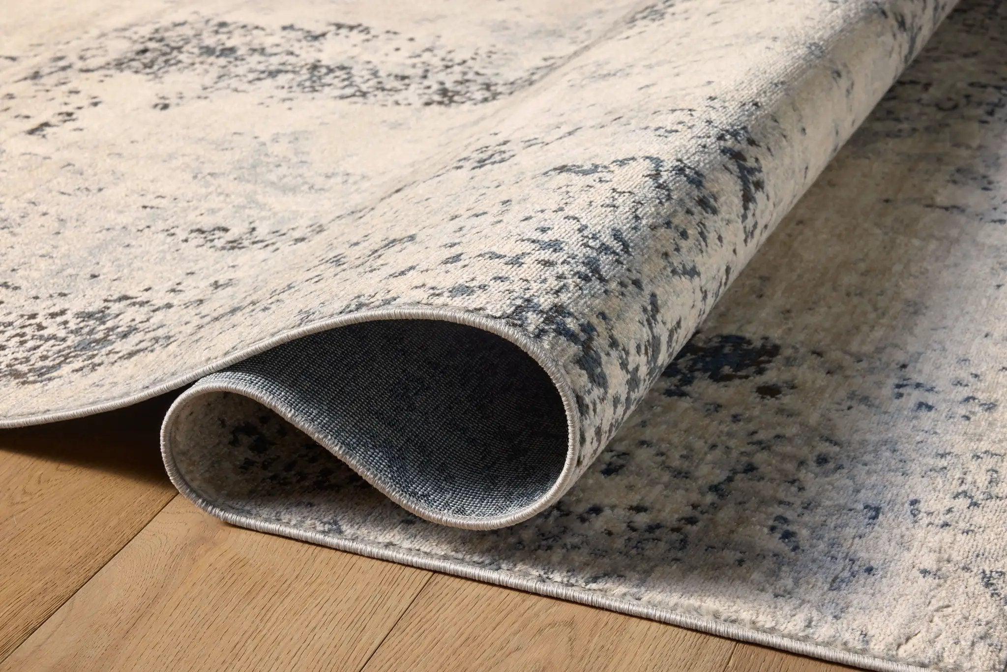 Teagan TEA-07 Natural / Denim Area Rug by Loloi