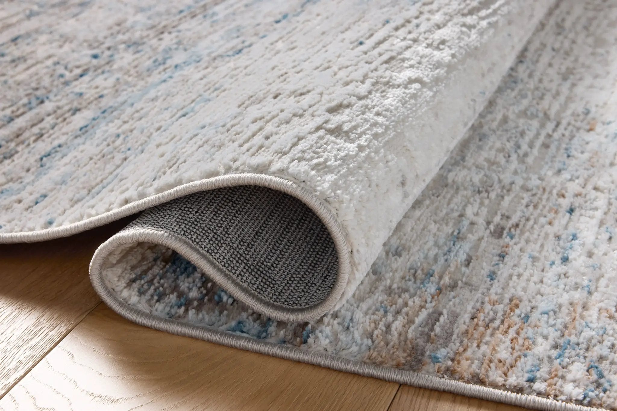 Townes TOW-04 Ivory / Sky Area Rug by Loloi