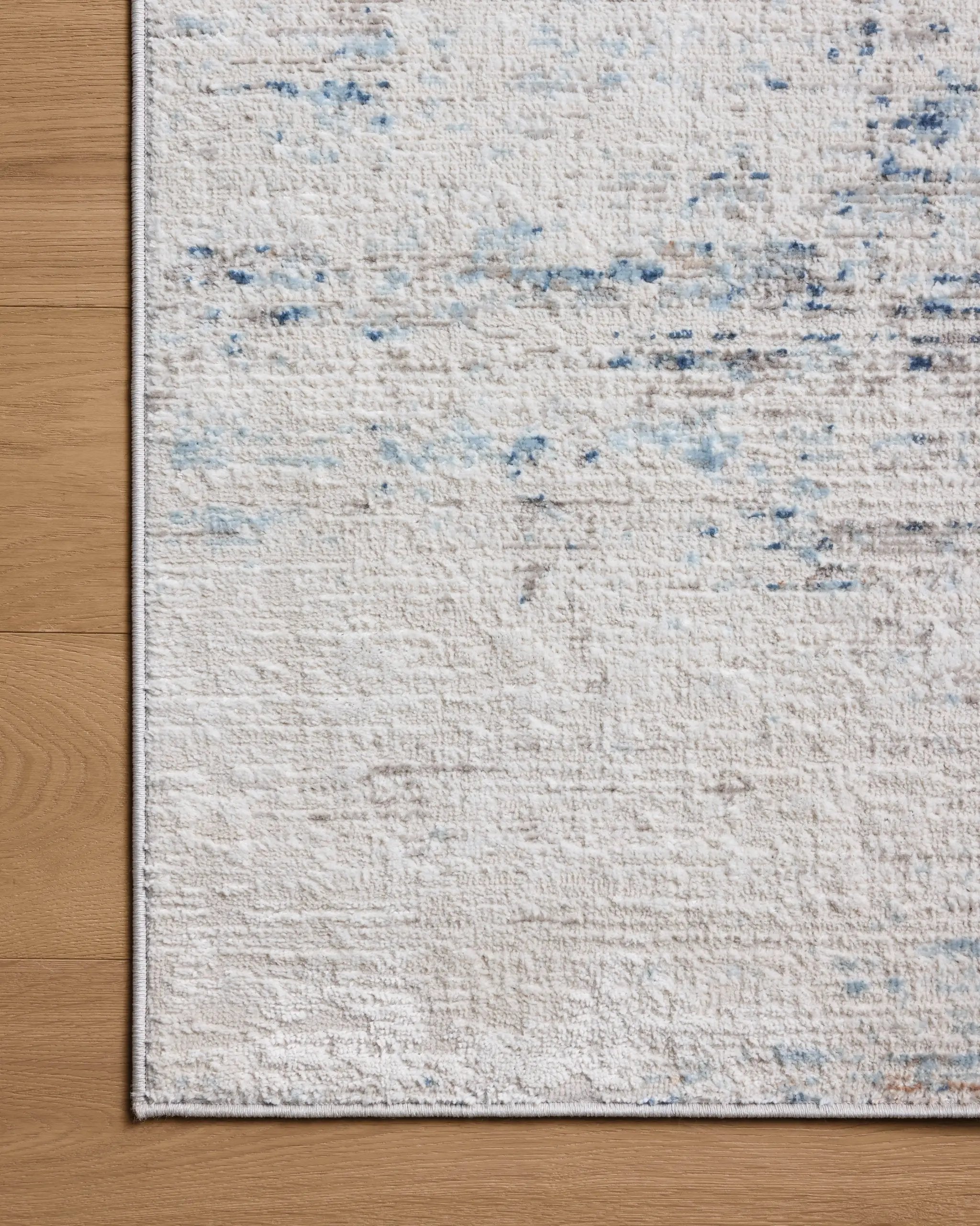 Townes TOW-04 Ivory / Sky Area Rug by Loloi