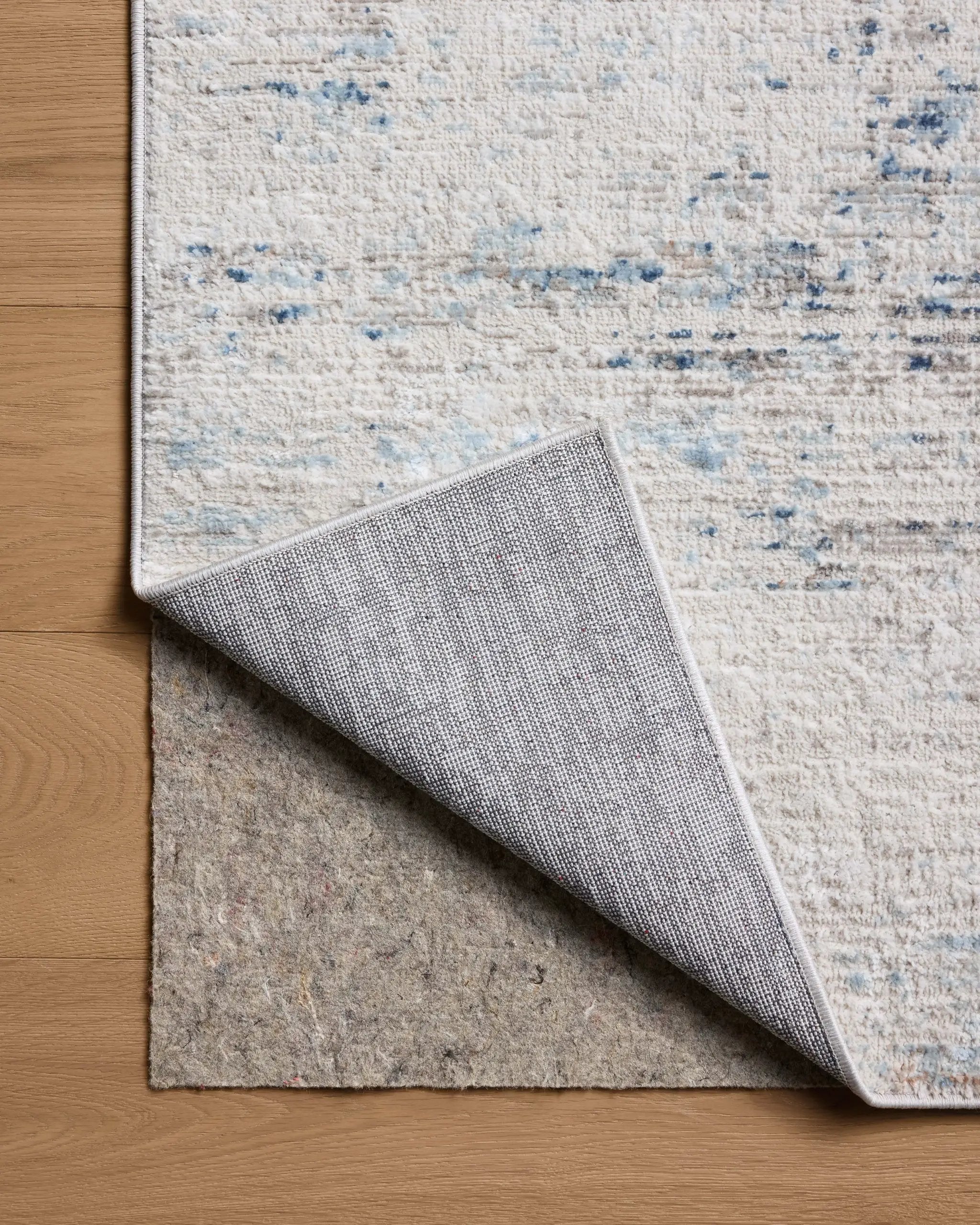 Townes TOW-04 Ivory / Sky Area Rug by Loloi