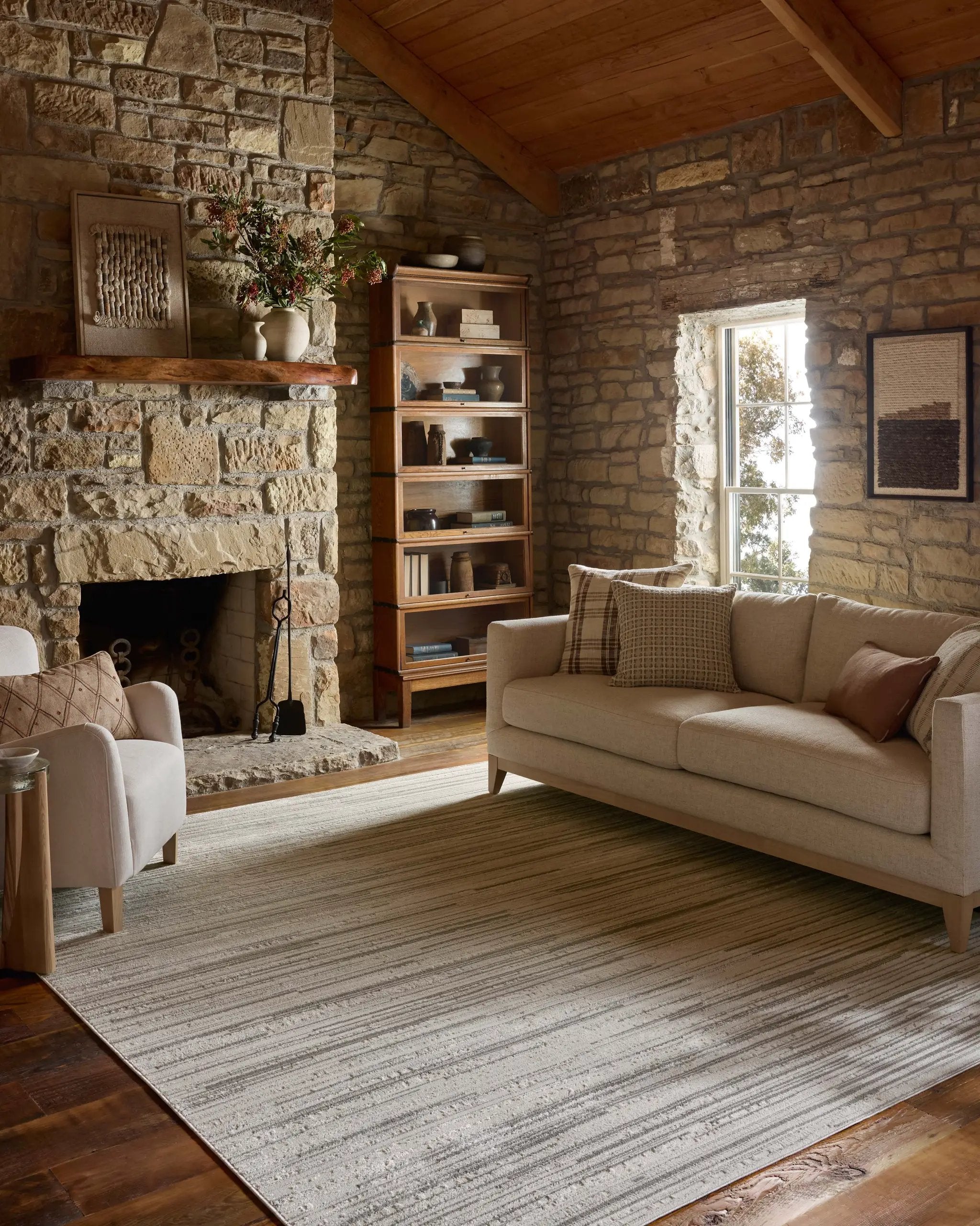 Townes TOW-05 Beige / Grey Area Rug by Loloi