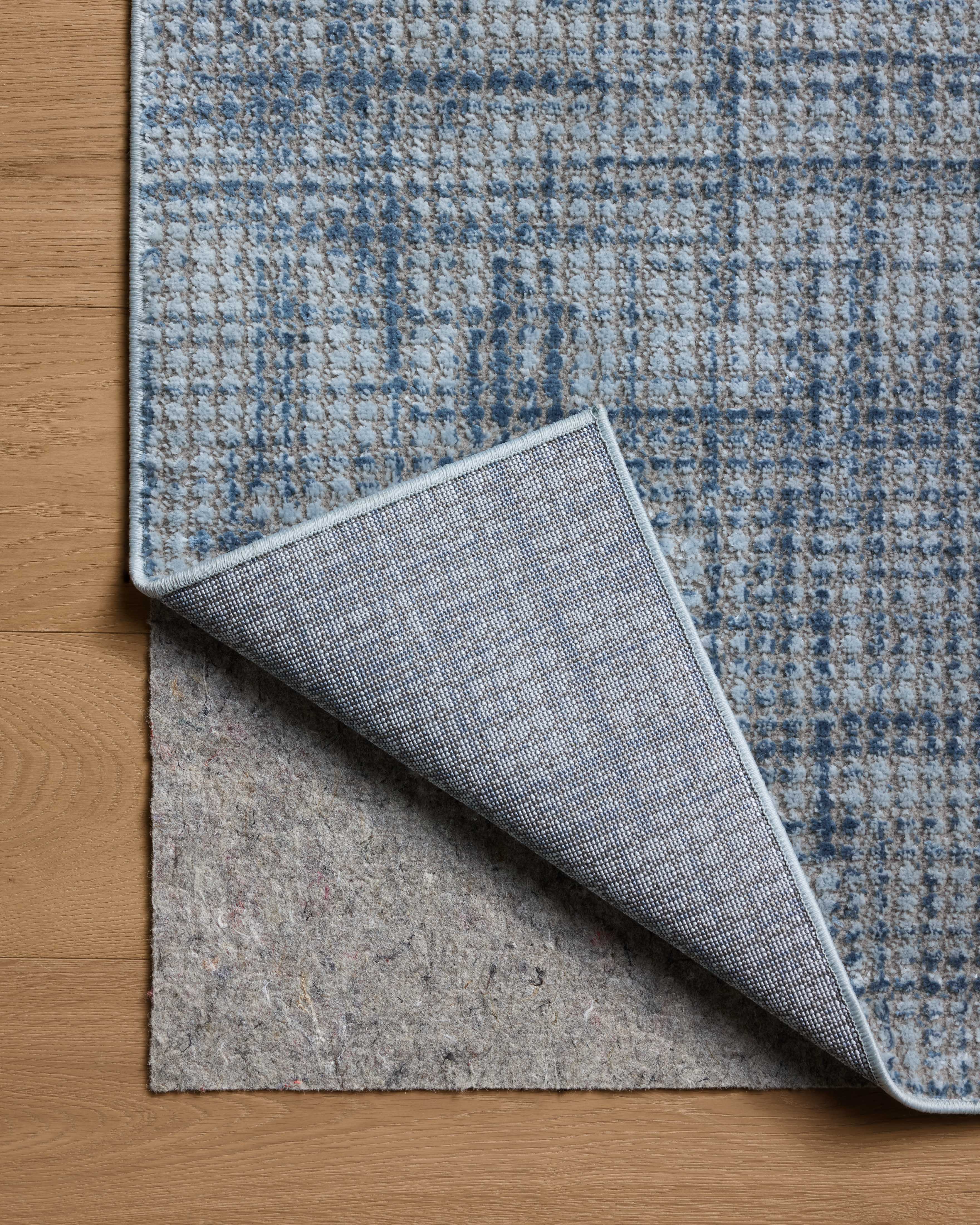 Expertly crafted as a power-loomed polyester area rug with abstract artistry, the Townes TOW-08 Grey / Denim Area Rug captures elegant grey and casual denim tones beautifully