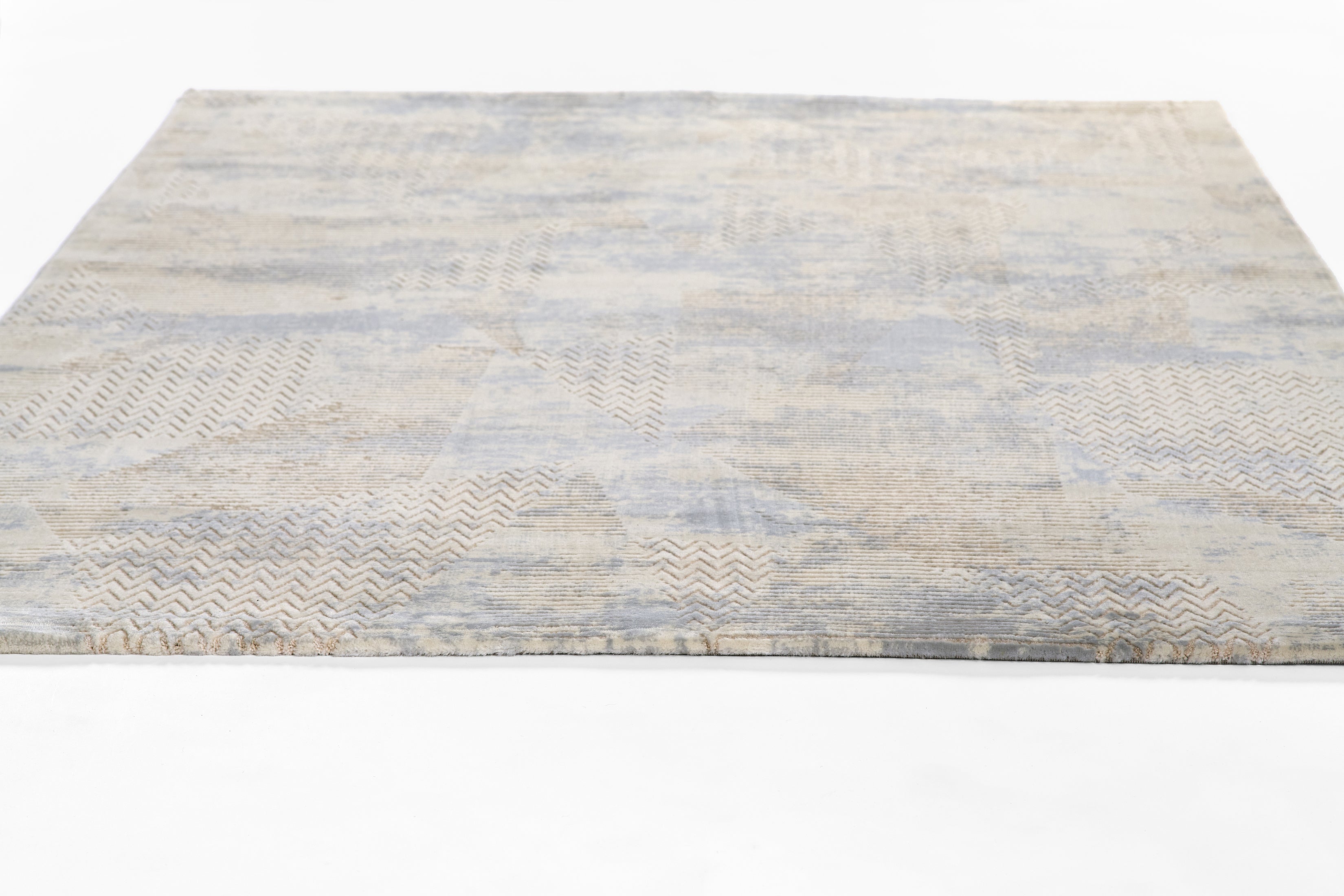 Momeni Vera VRA-1 Light Blue Area Rug, modern abstract rug with soft cloud-like pattern