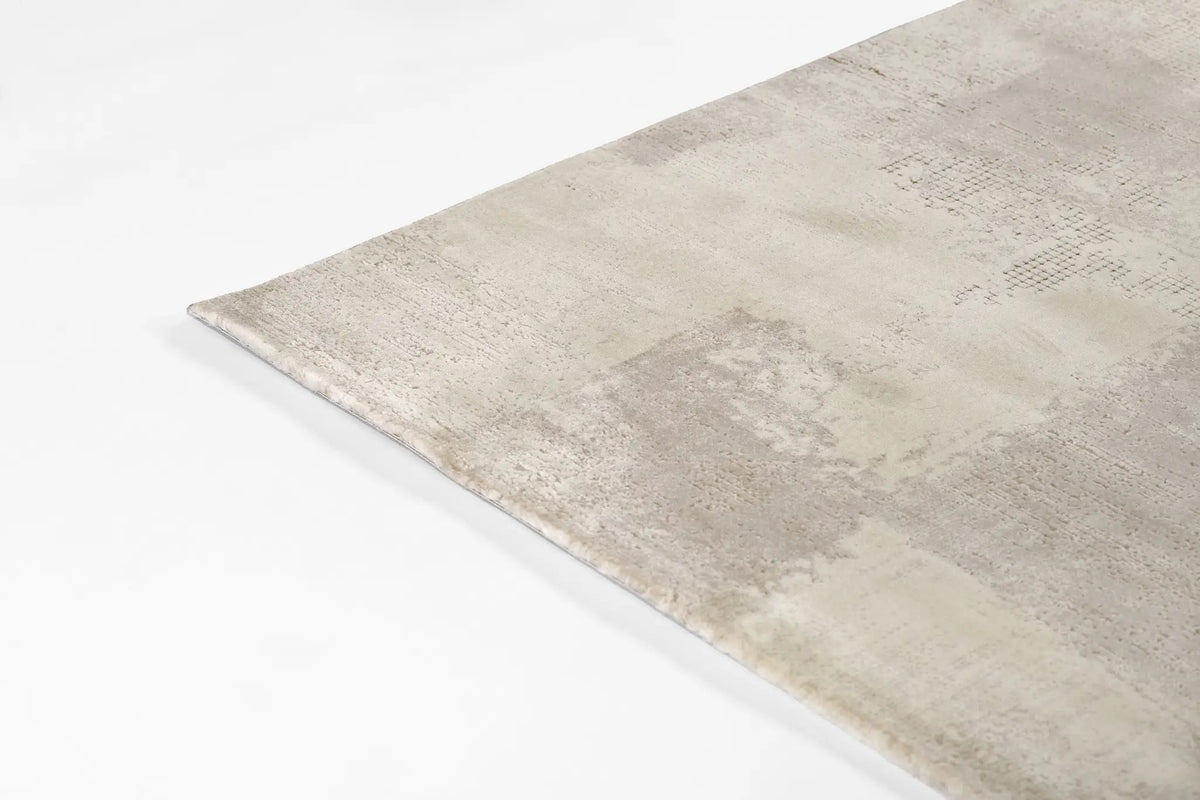 Vera VRA-4 Ivory Area Rug by Momeni