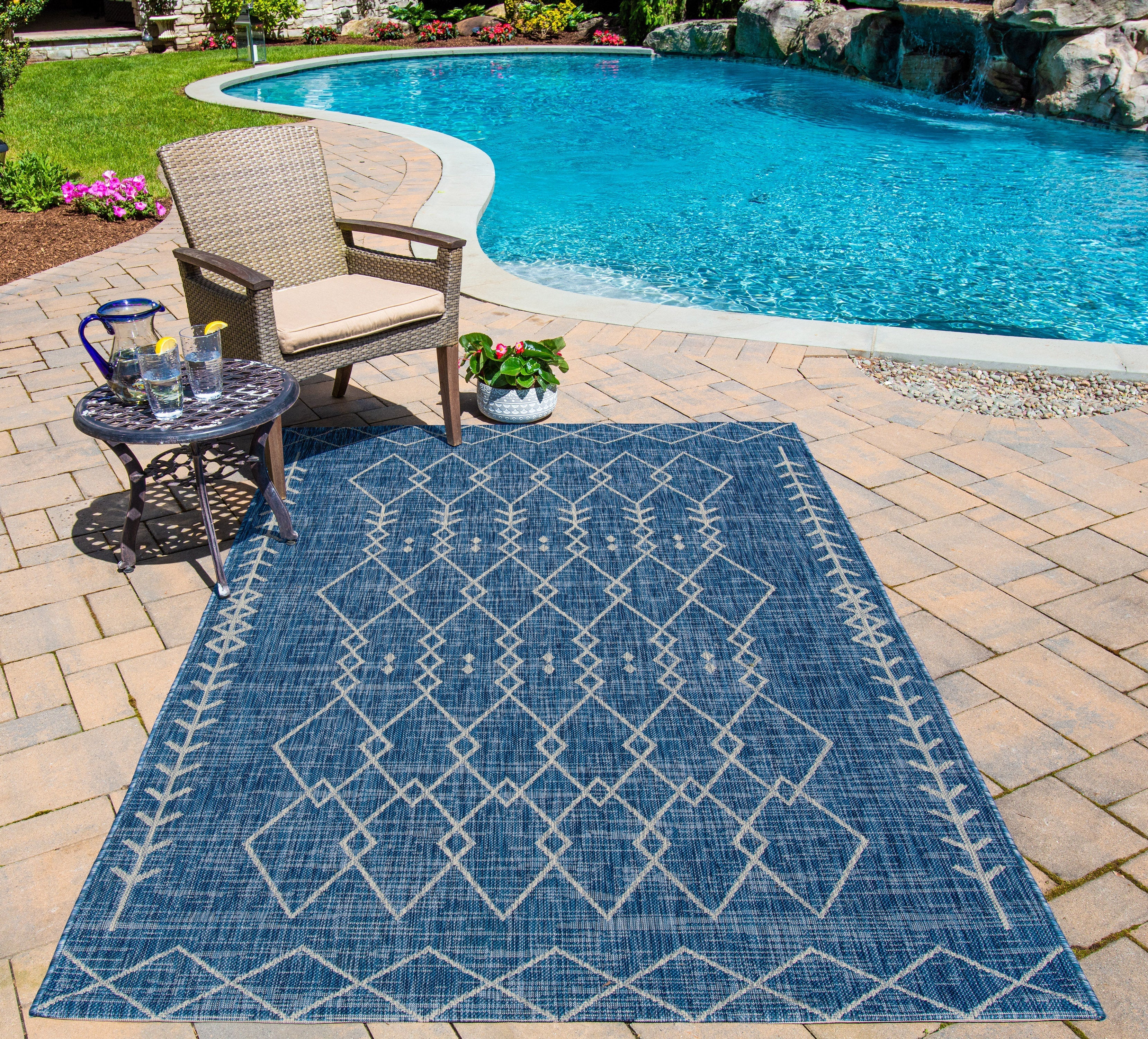 Novogratz Villa VI-08 Blue Indoor/Outdoor Area Rug by Momeni