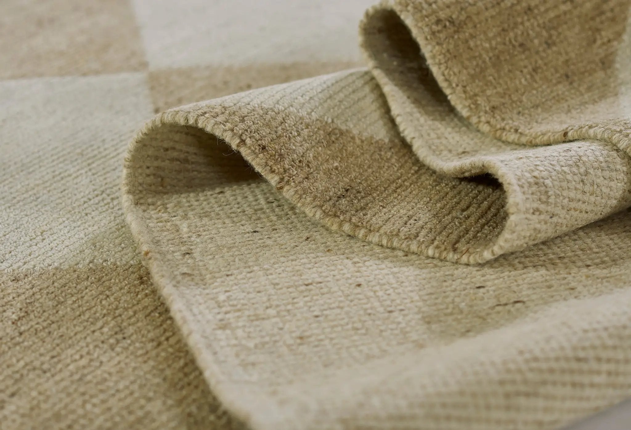 Willow WLO-4 (Checkered) Beige Area Rug by Momeni