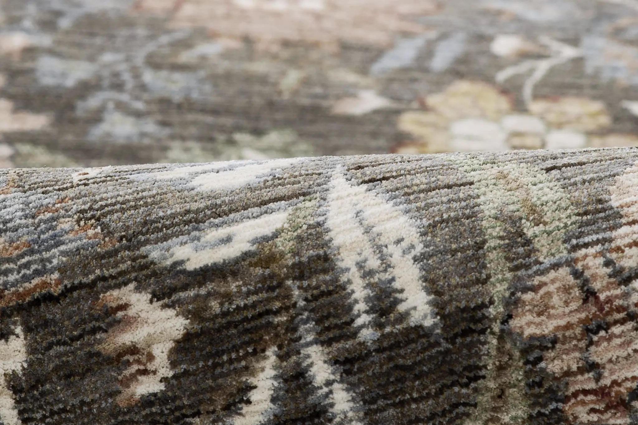 Wisteria WIS-2 Charcoal Area Rug by Momeni