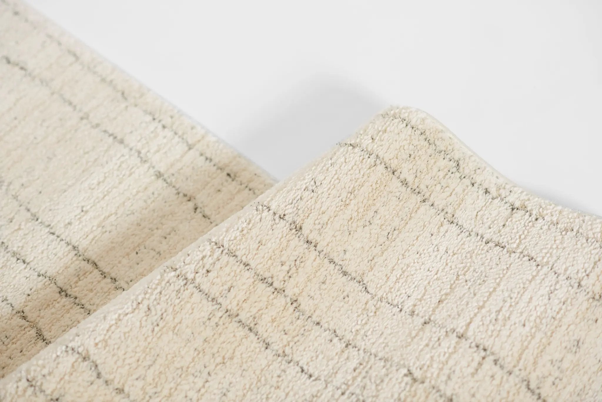Wren WRE-1 Ivory Area Rug by Momeni