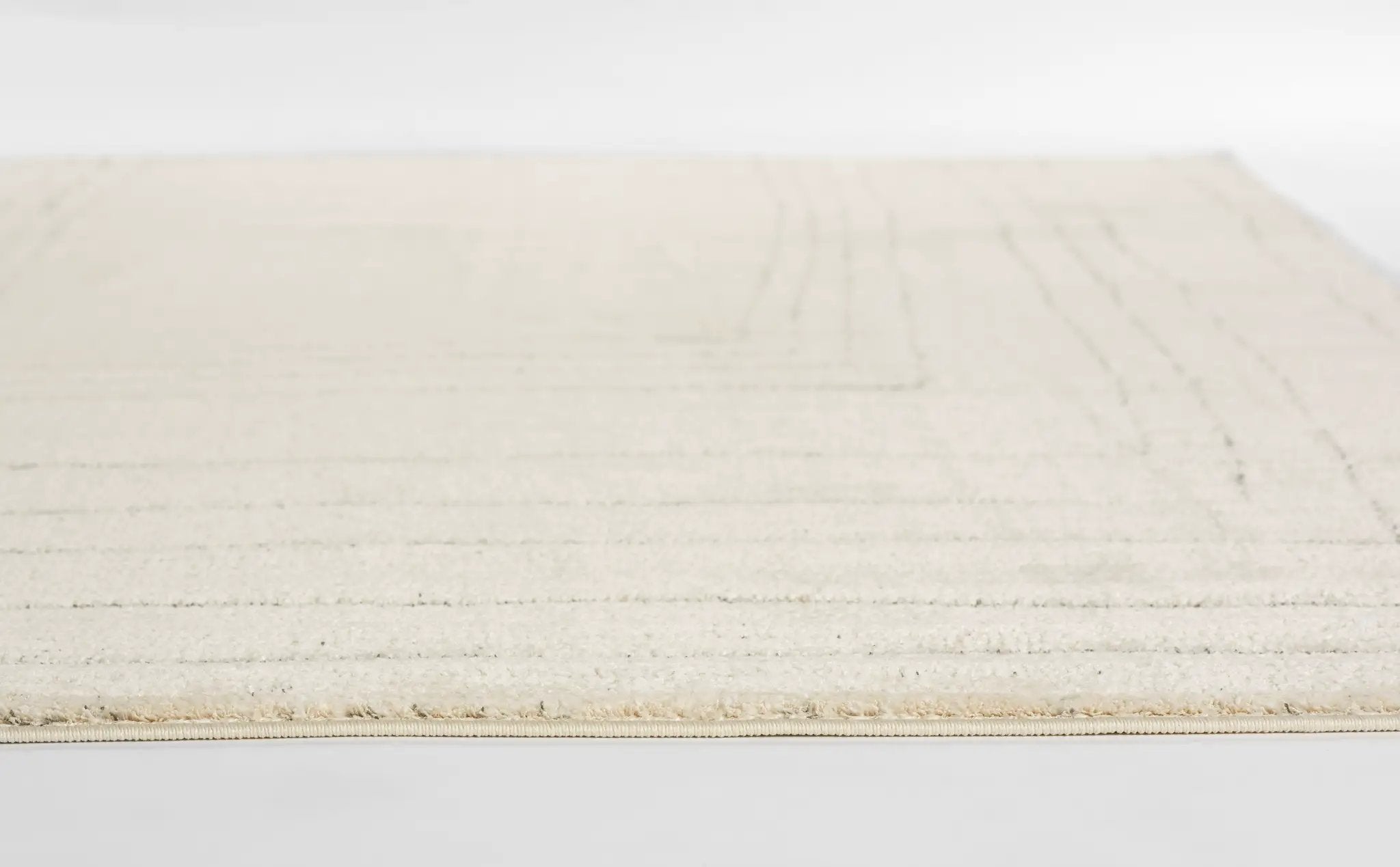 Wren WRE-1 Ivory Area Rug by Momeni