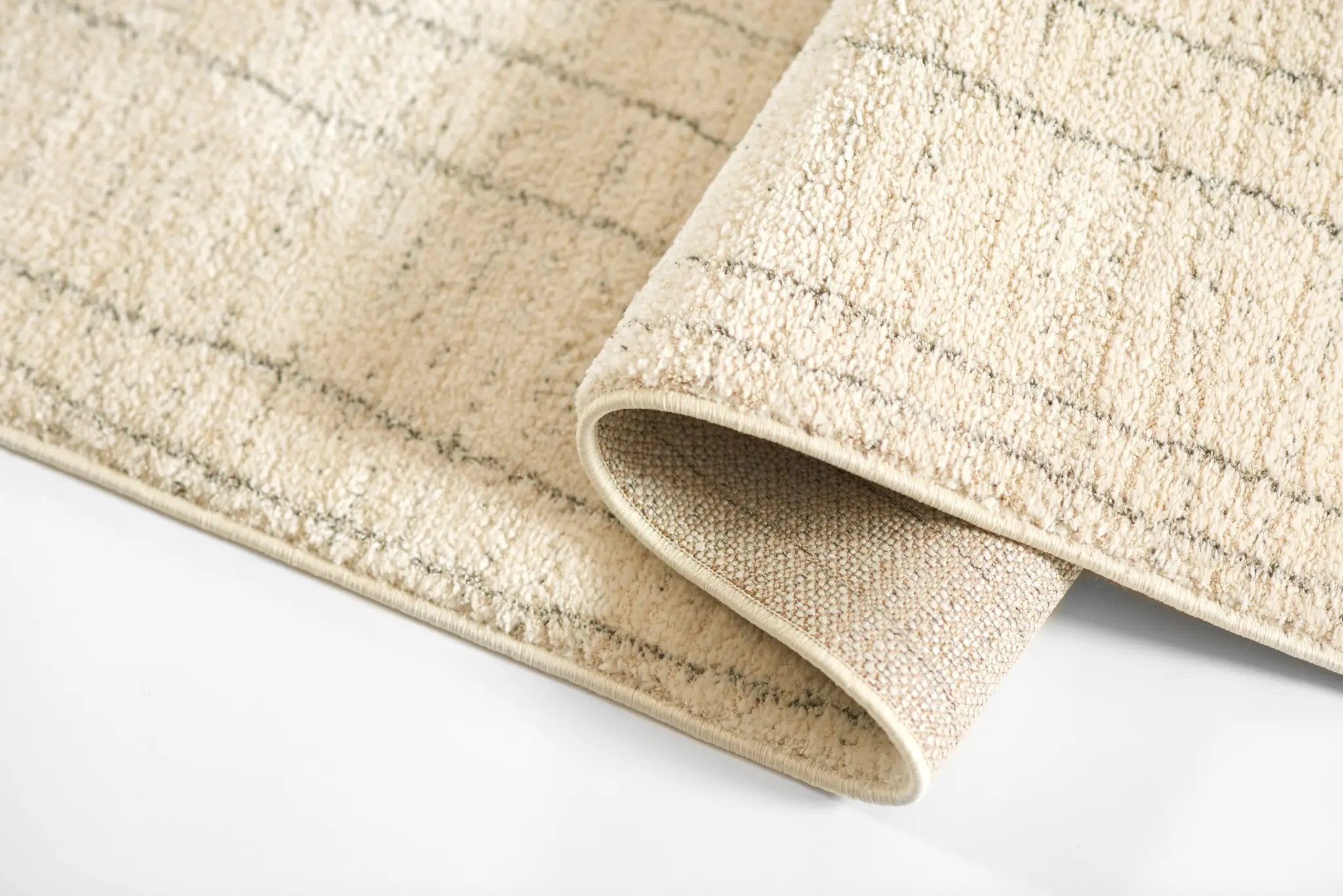 Wren WRE-1 Ivory Area Rug by Momeni