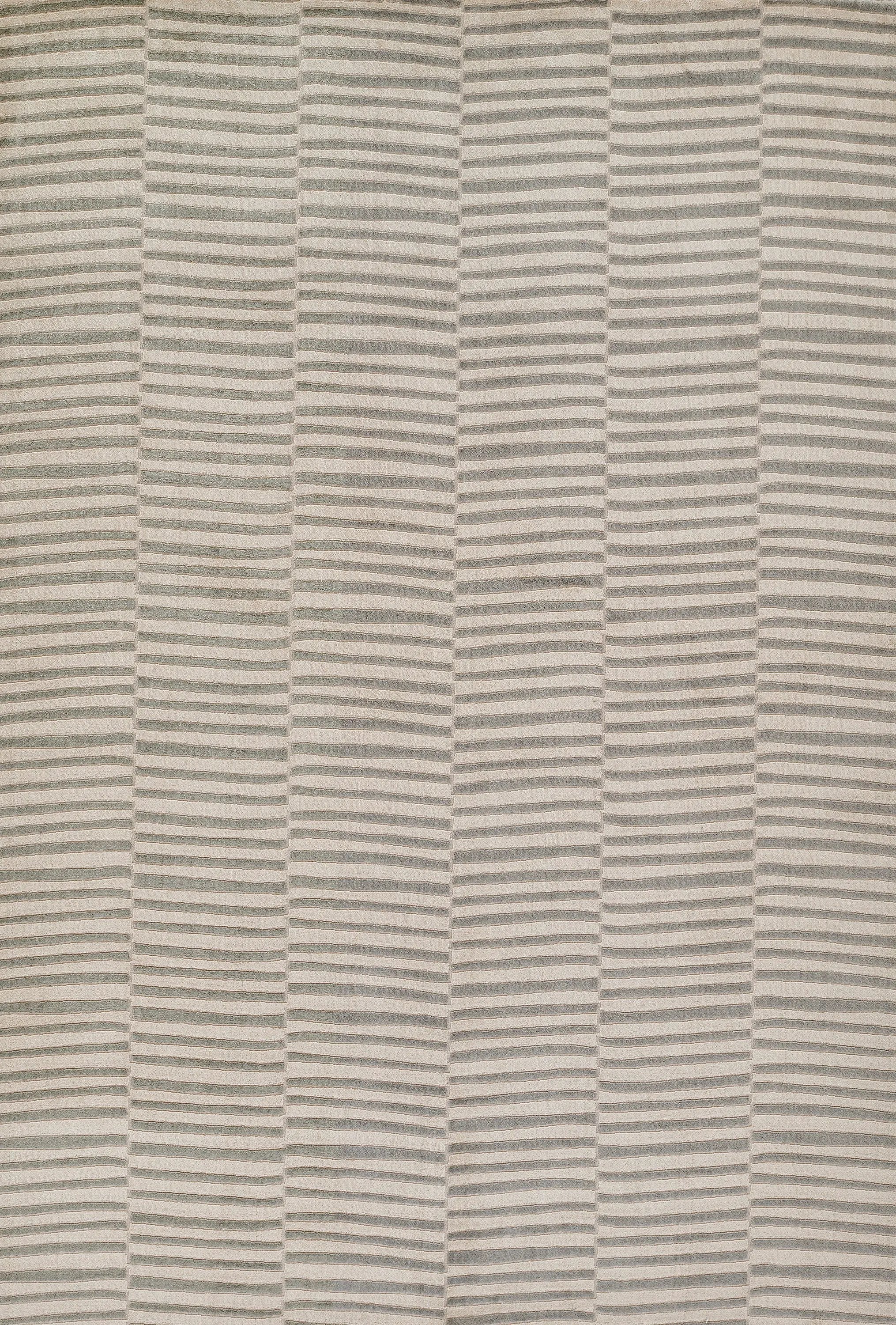 Xander XAN-1 Gray Area Rug by Momeni