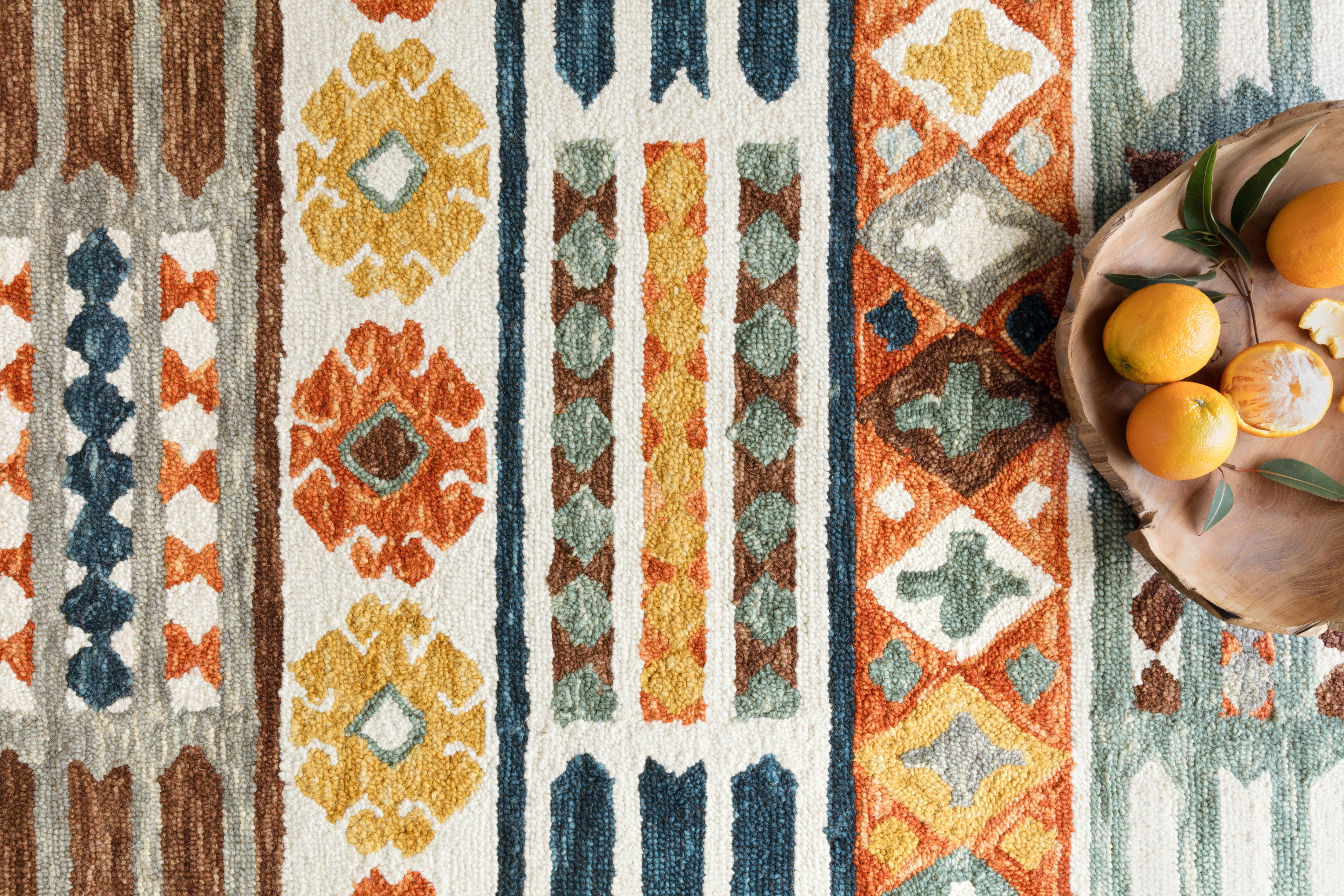 The Zharah ZR-08 Santa Fe Spice Area Rug combines santa fe spice tones with a hooked 100% wool area rug for effortless elegance