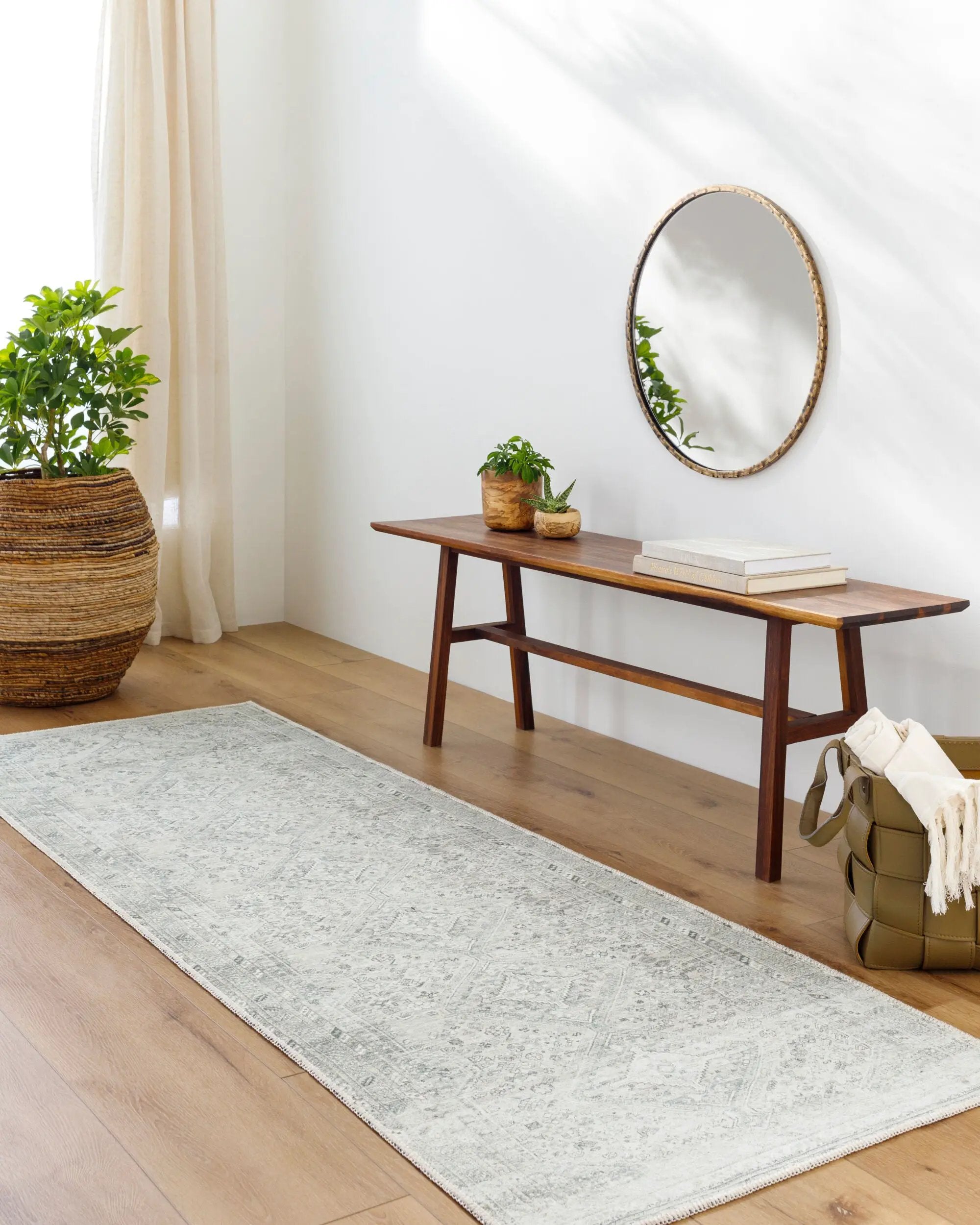 Amelie AML-2379 Off-White Area Rug by LIVABLISS