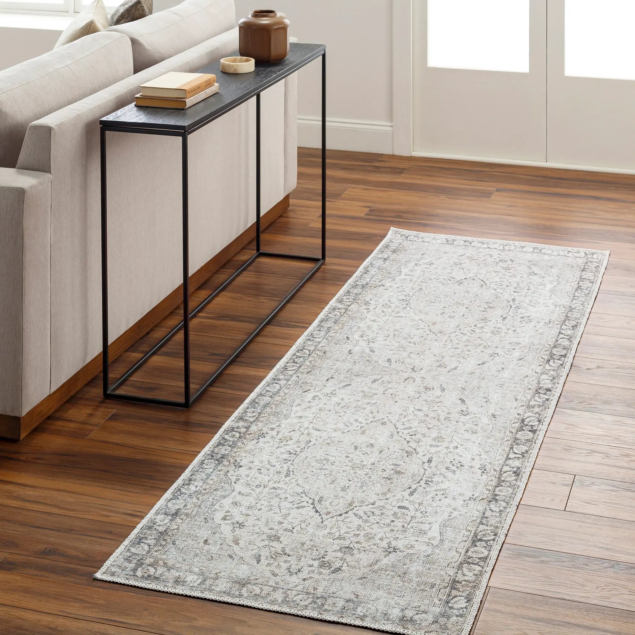 Amelie AML-2385 Ivory Area Rug by LIVABLISS