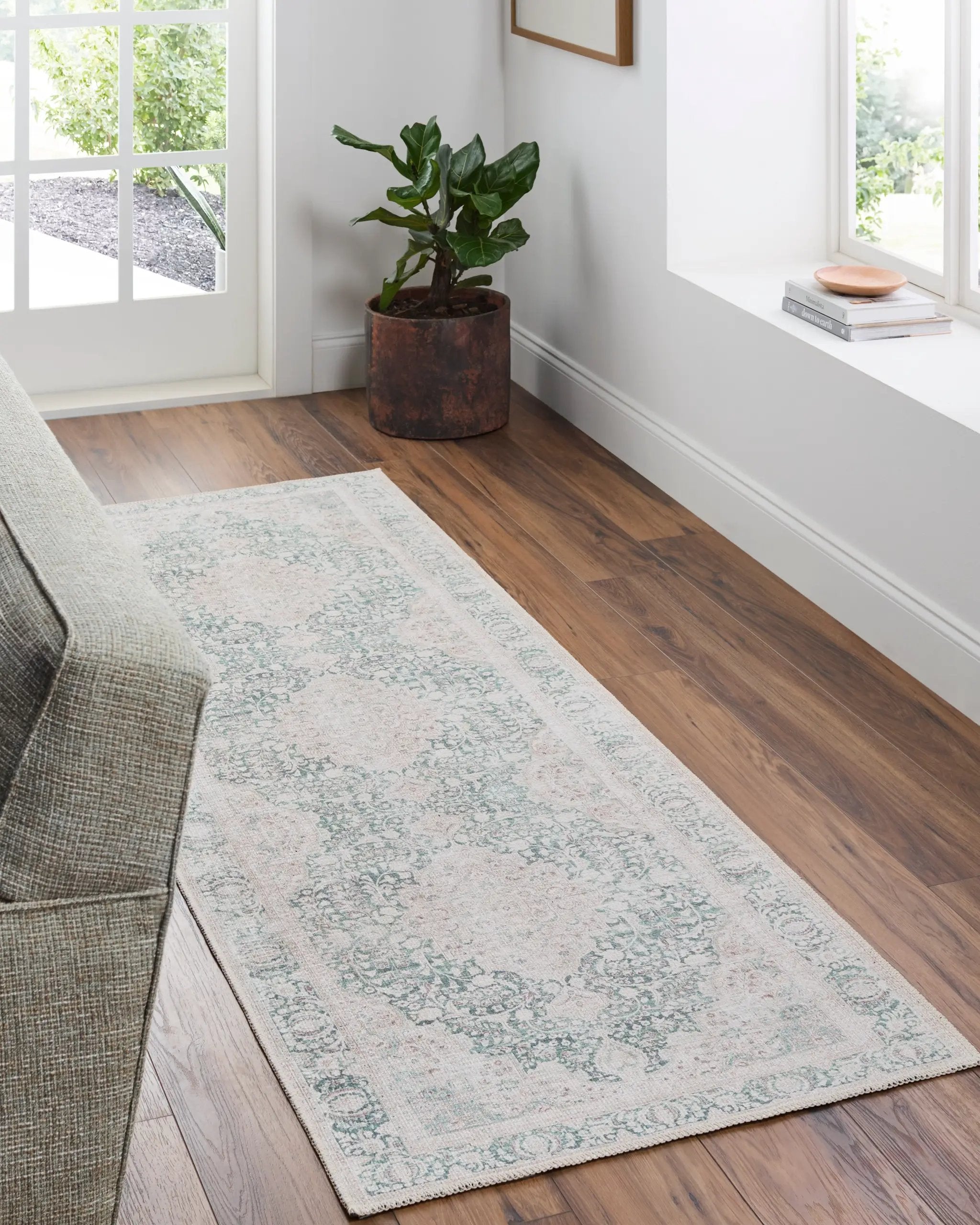 Amelie AML-2393 Medium-Green Area Rug by LIVABLISS