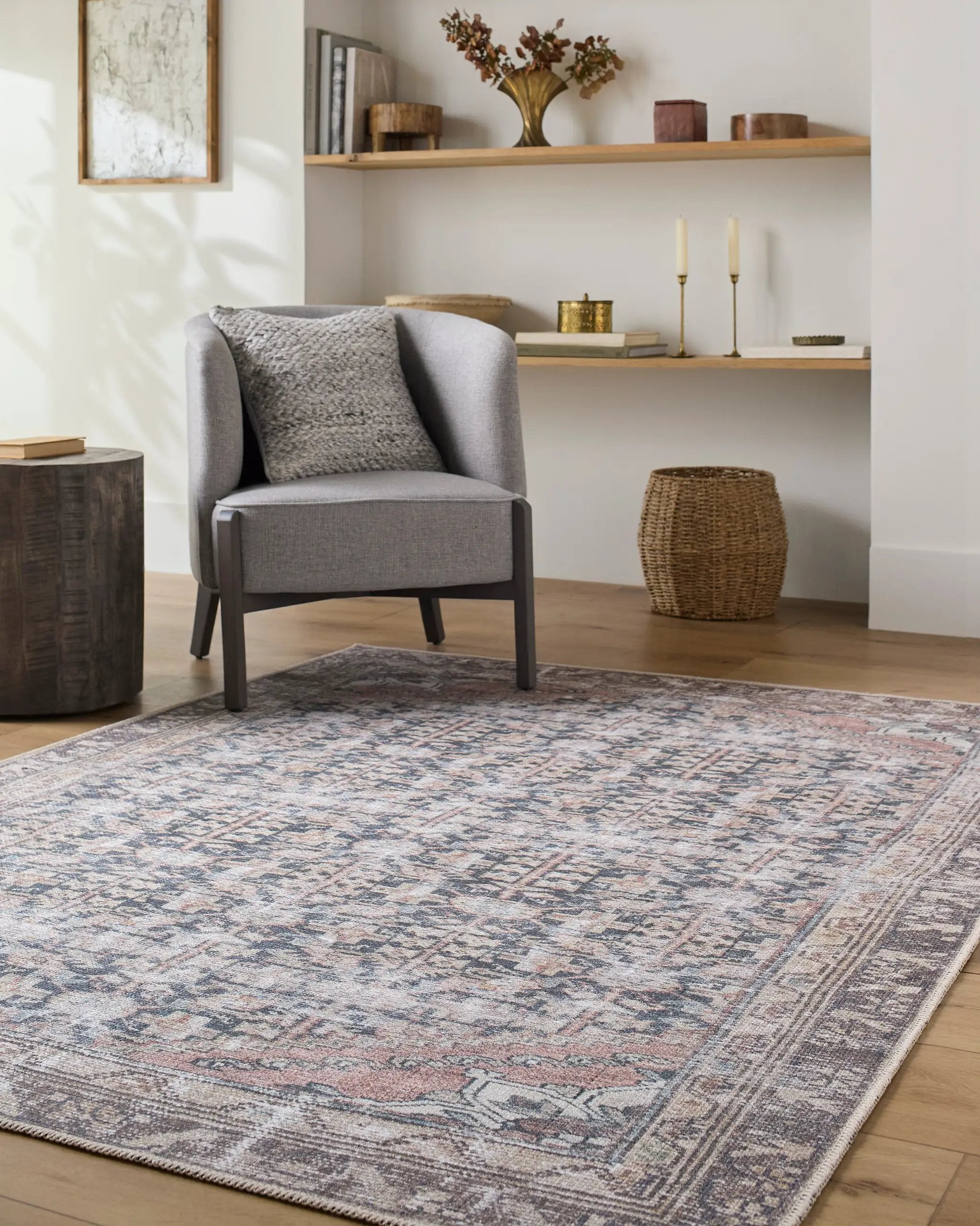 Amelie AML-2395 Black Area Rug by LIVABLISS