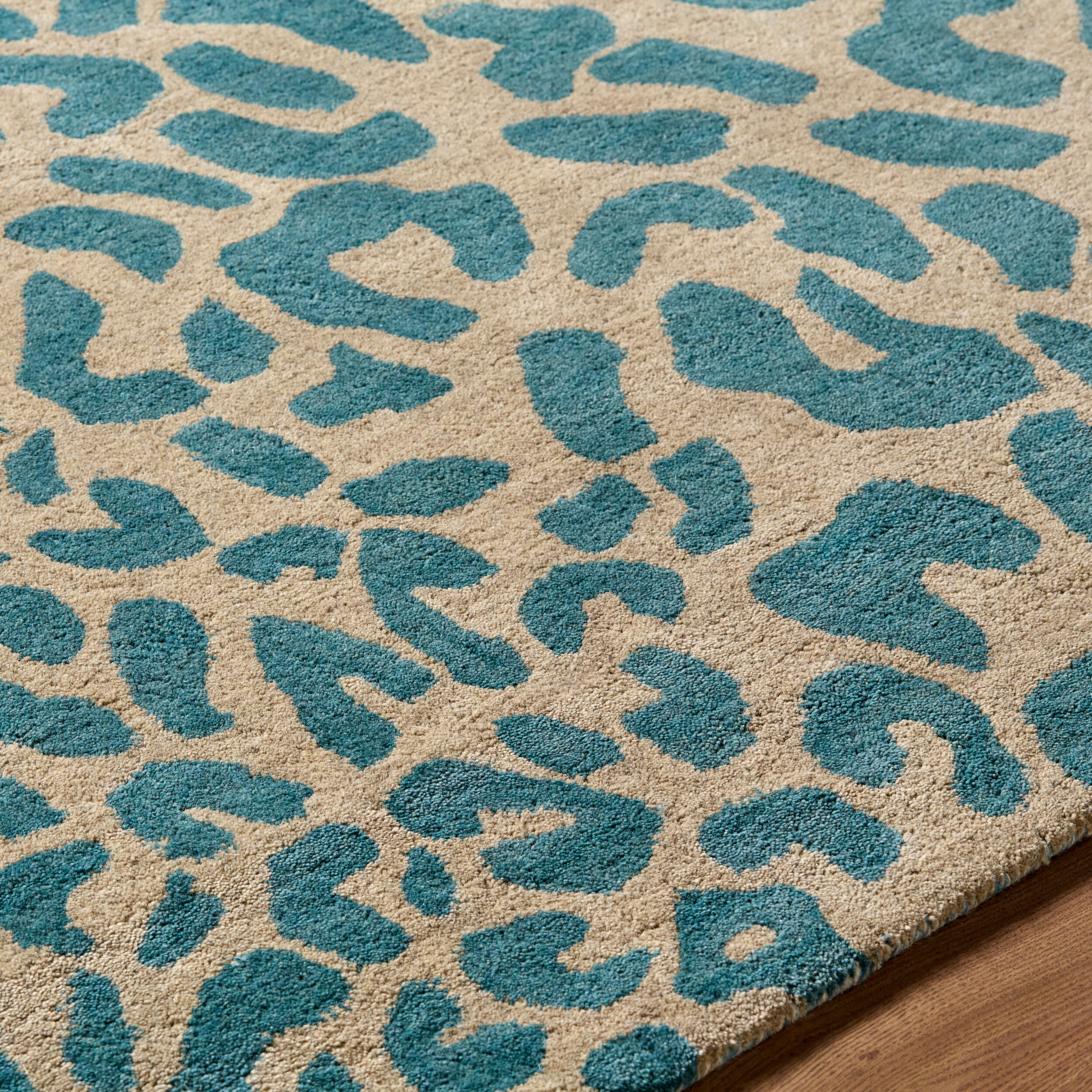 LIVABLISS Athena ATH-5120 Area Rug