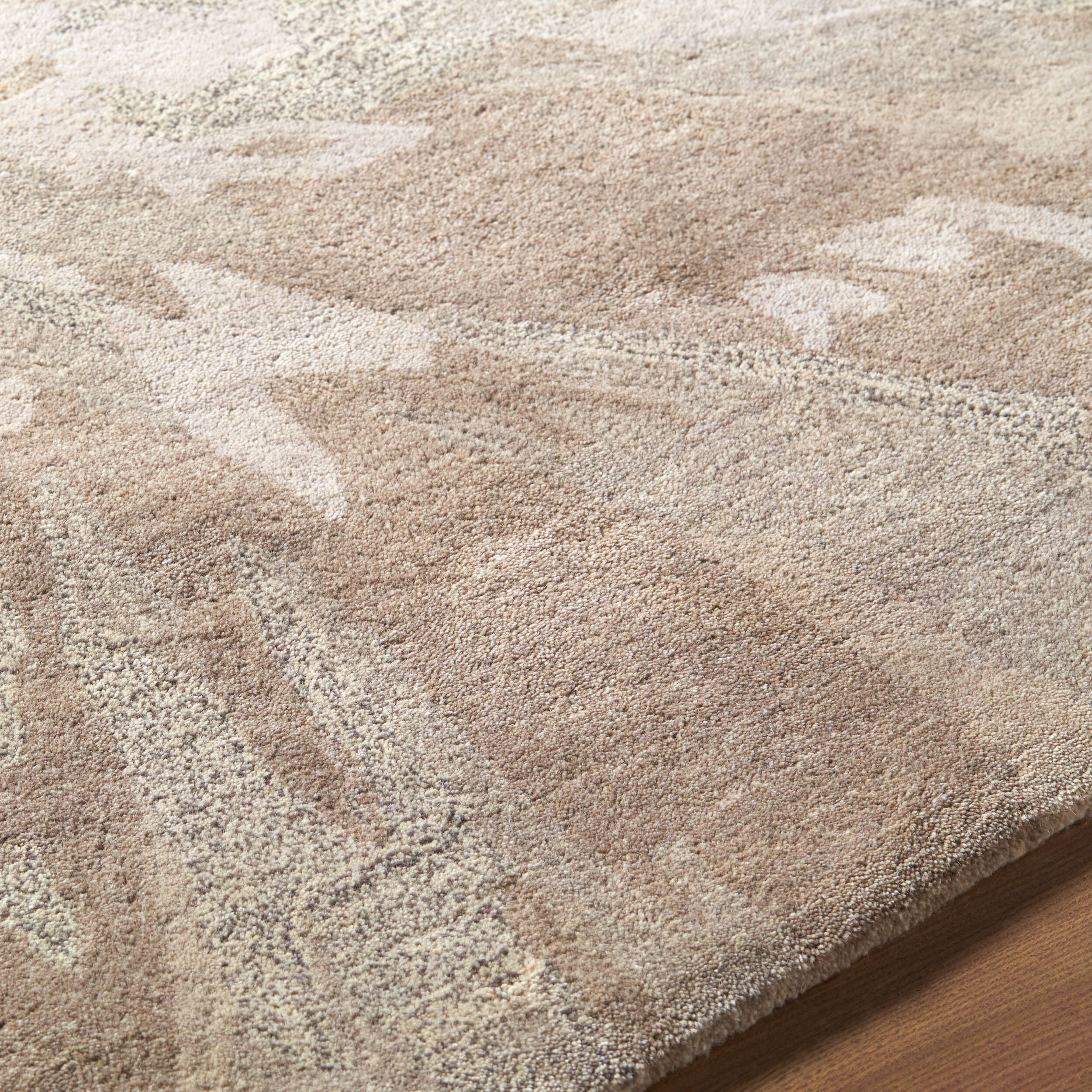 LIVABLISS Athena ATH-5135 Area Rug