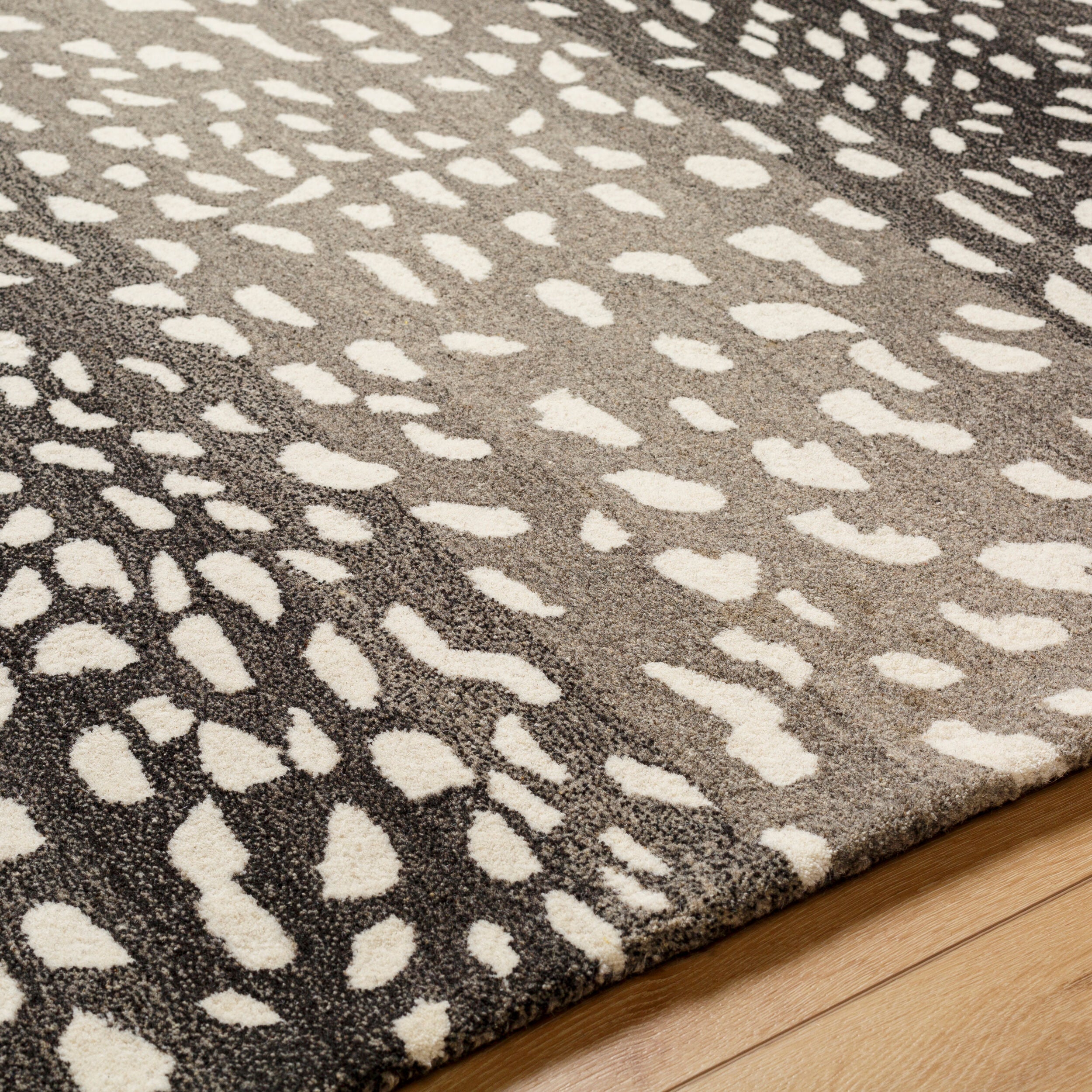 LIVABLISS Athena ATH-5170 Area Rug
