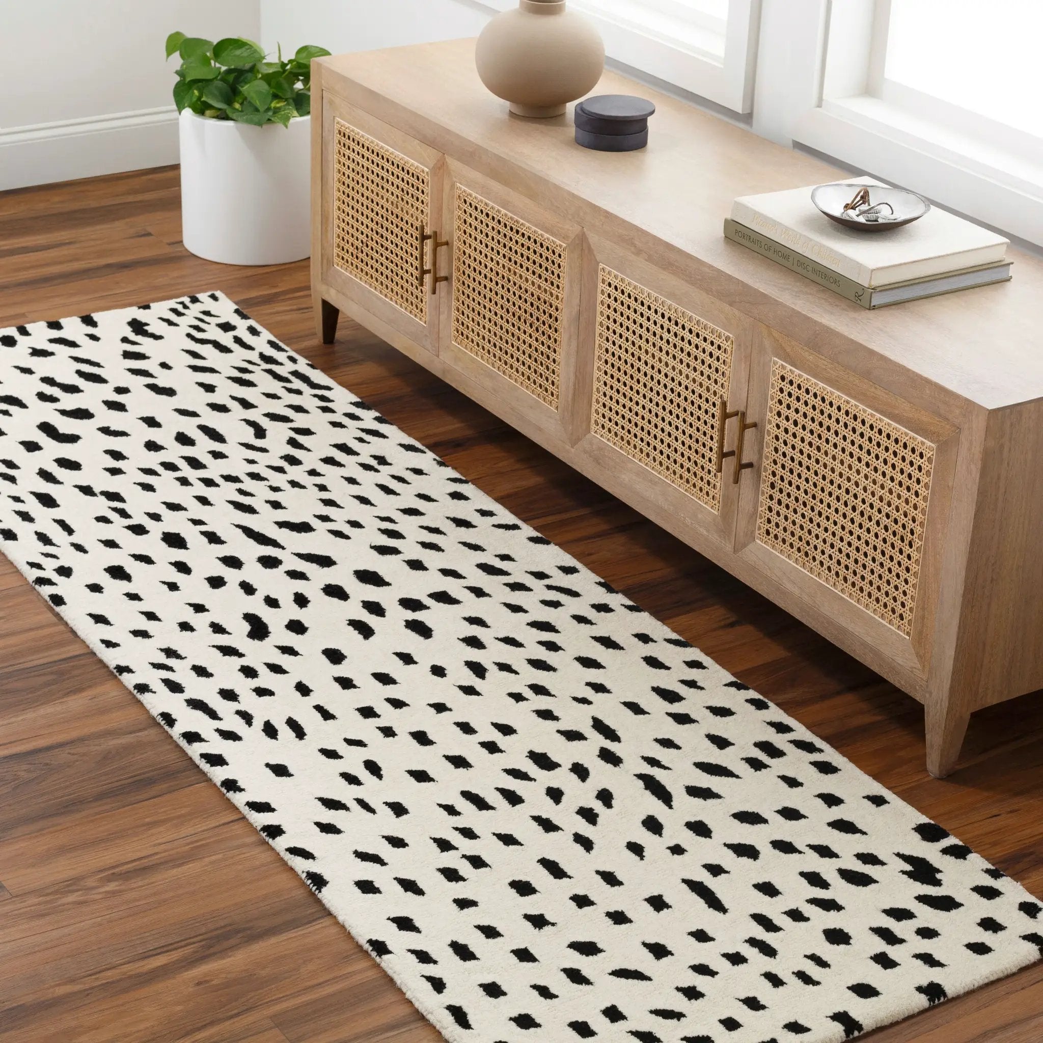 Athena ATH-5171 Cream Area Rug by LIVABLISS