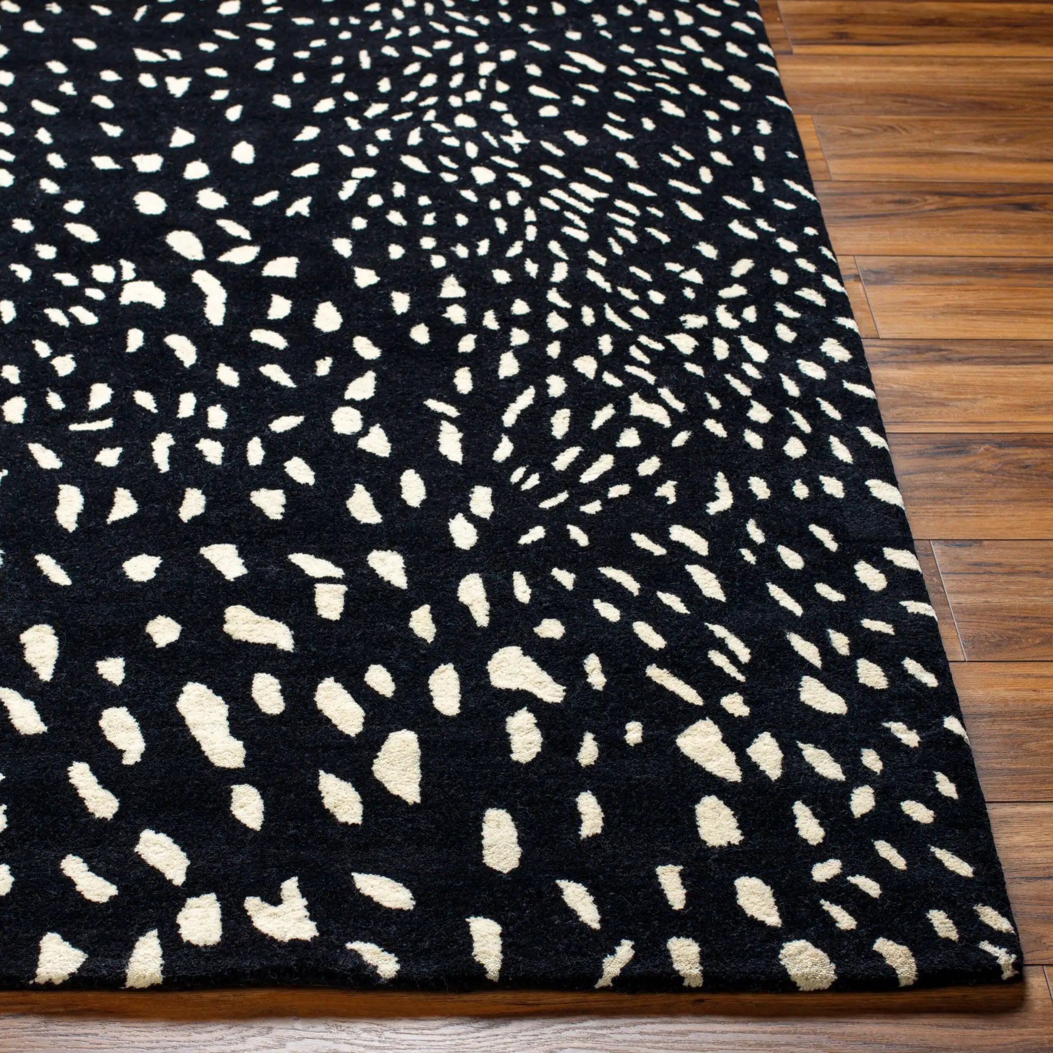 Athena ATH-5172 Black Area Rug by LIVABLISS