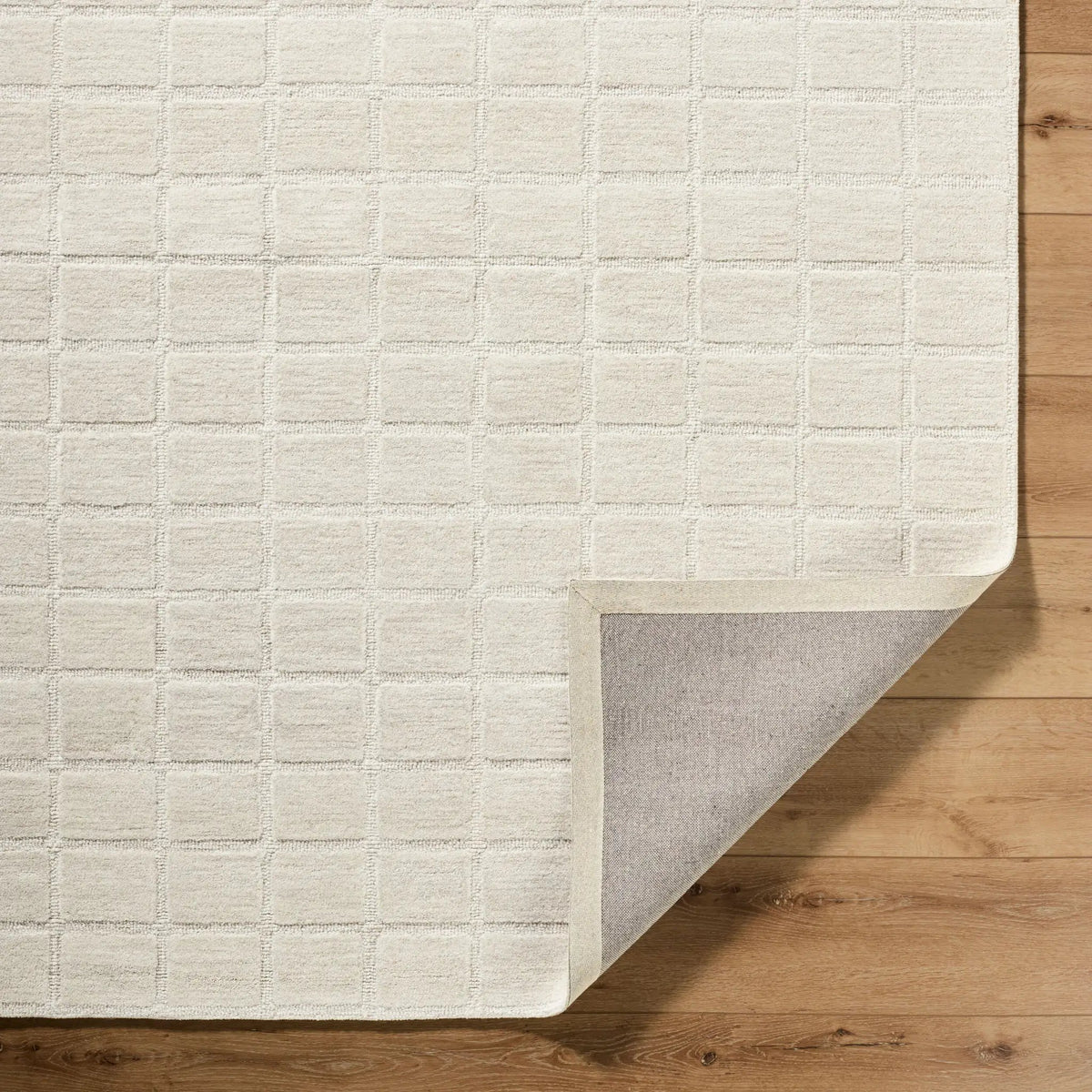 Benchcraft BEC-2305 Light Taupe Area Rug by LIVABLISS