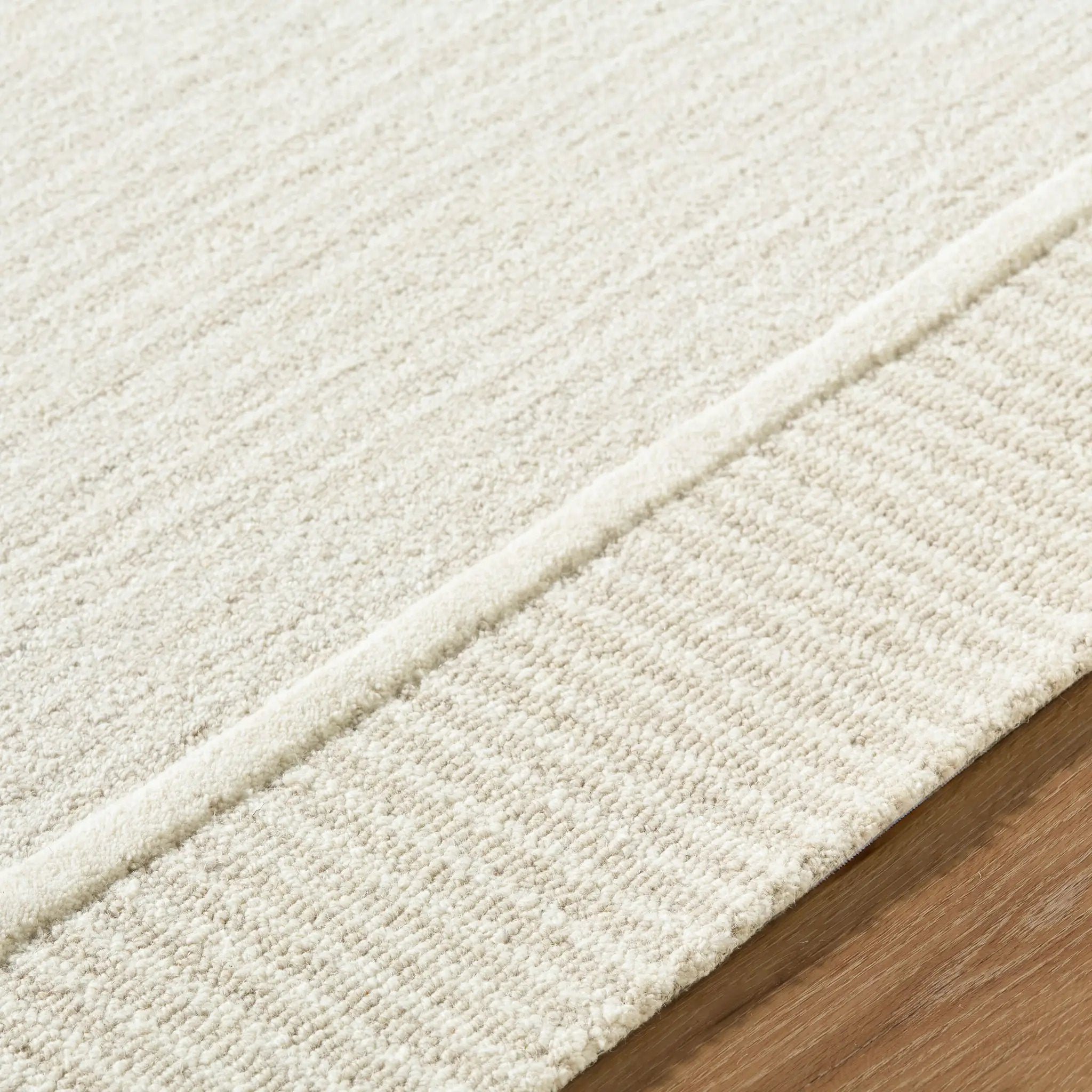 Benchcraft BEC-2306 Ivory Area Rug by LIVABLISS