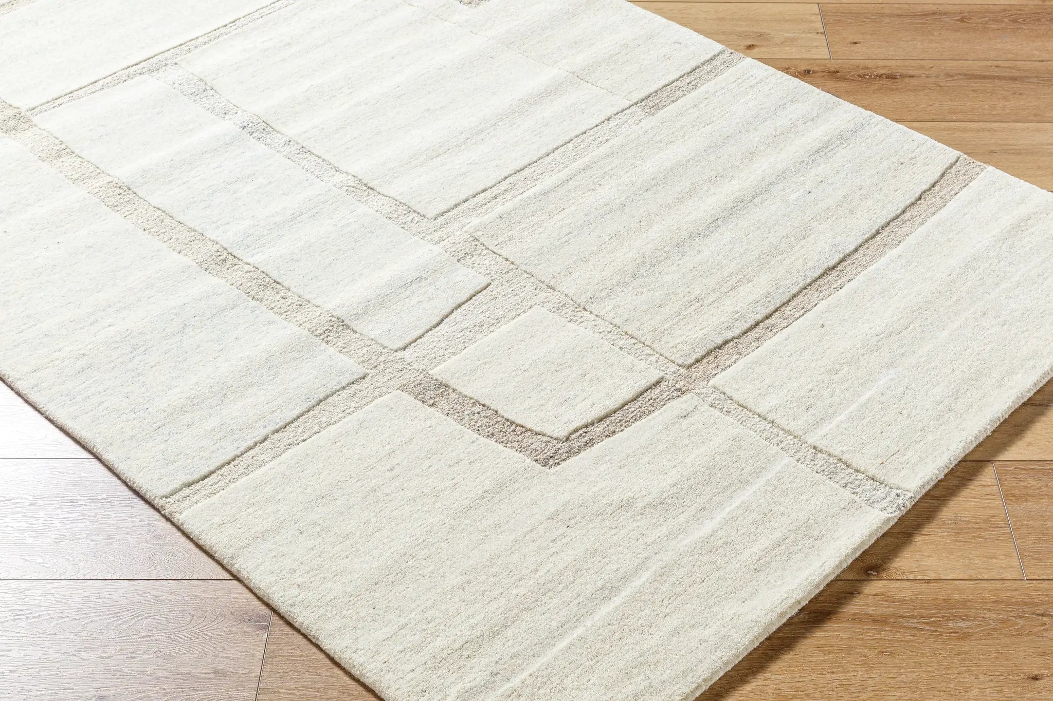Brook BKO-2327 Ivory Area Rug by LIVABLISS