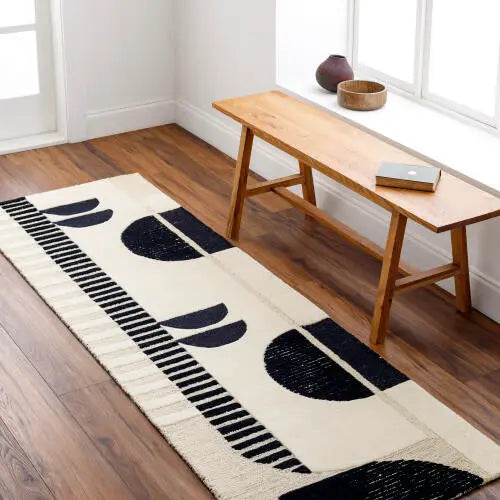 Brooklyn BRO-2304 Black Area Rug by LIVABLISS
