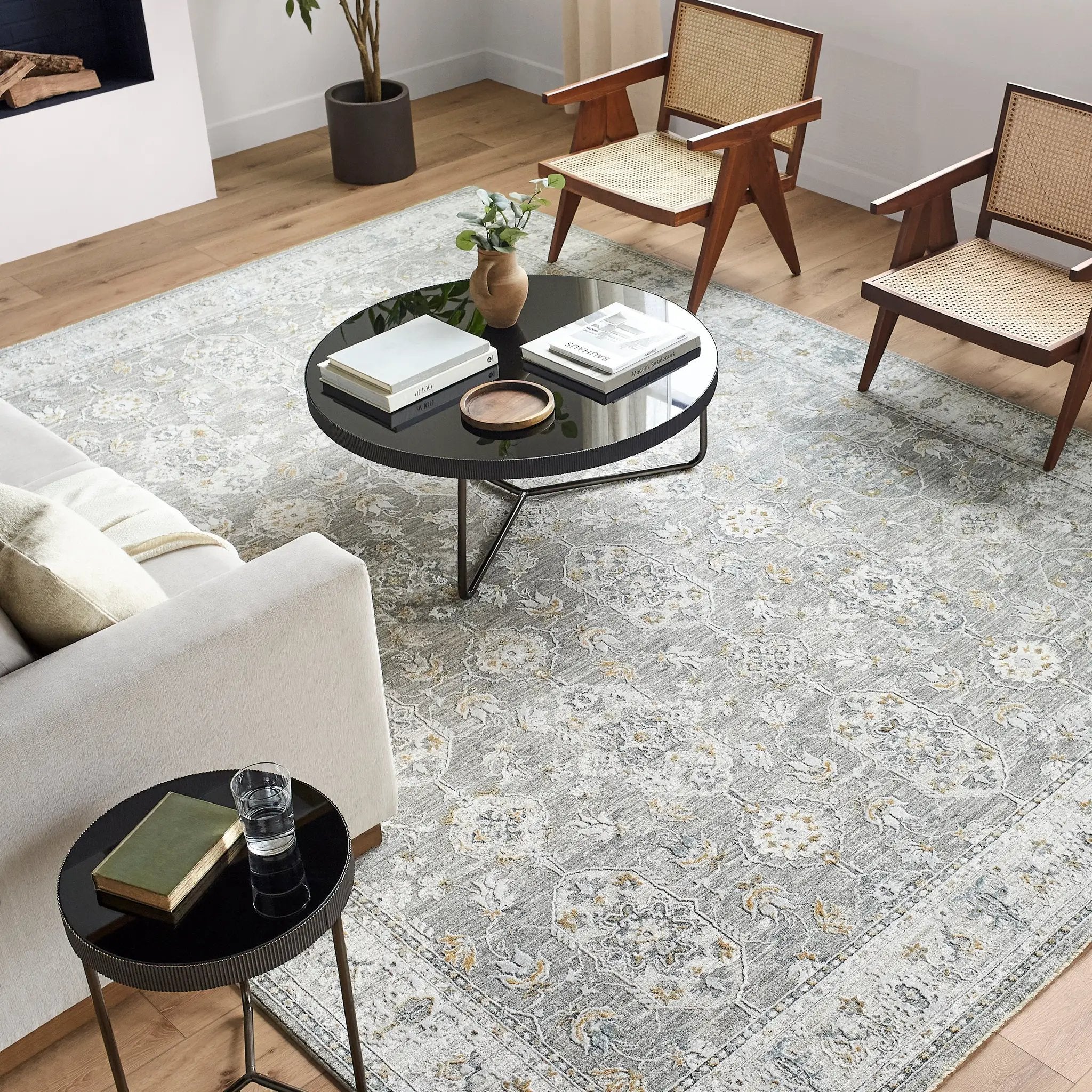 Dresden DRE-2324 Gray Area Rug by LIVABLISS