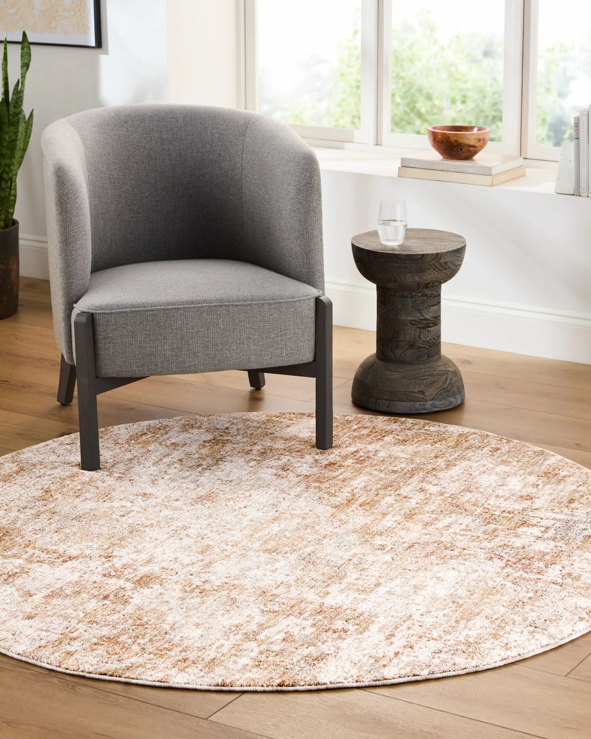 Da Vinci DVC-2311 Cream Area Rug by LIVABLISS