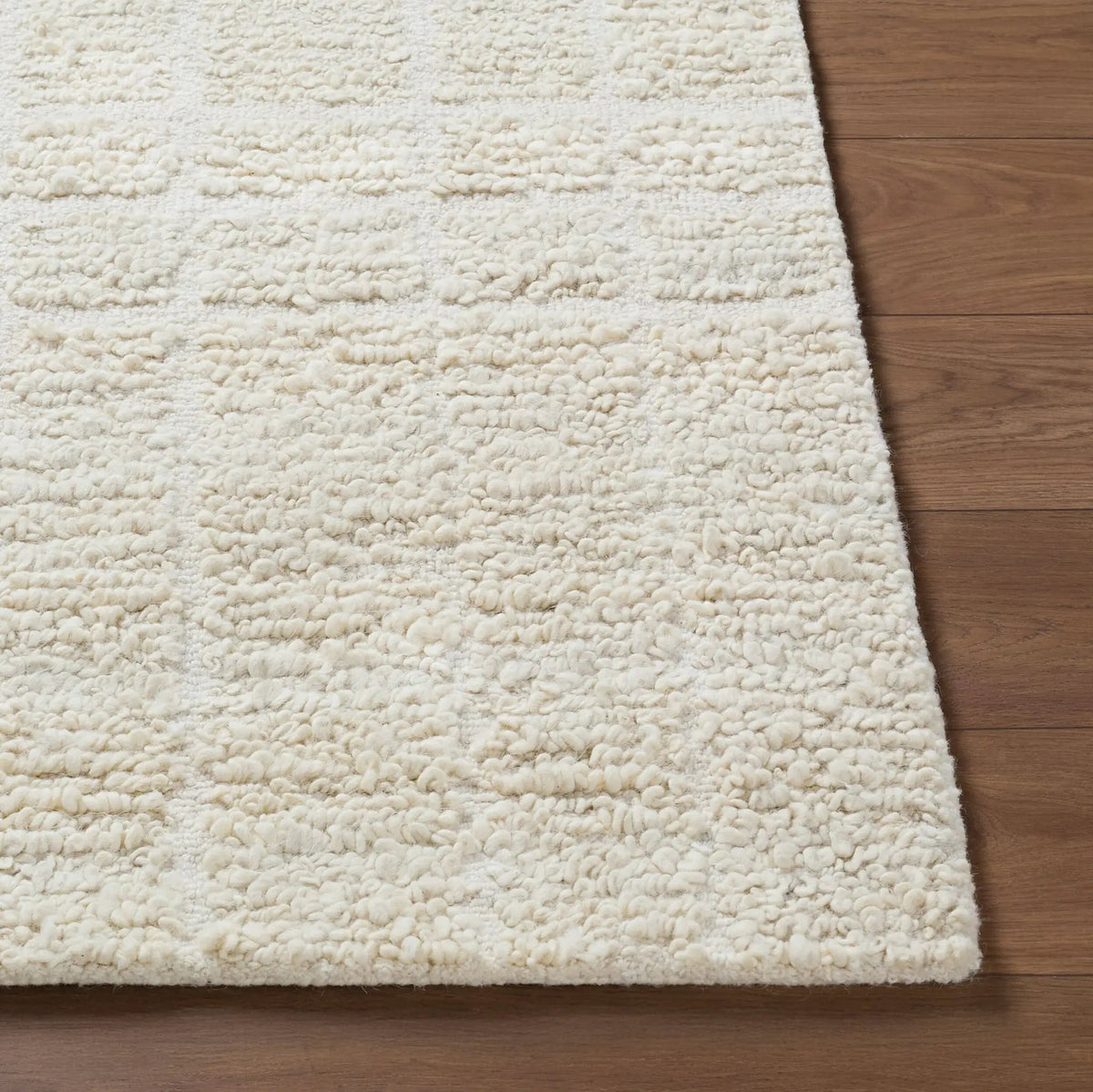 LIVABLISS Divine DVN-2305 Ivory Area Rug