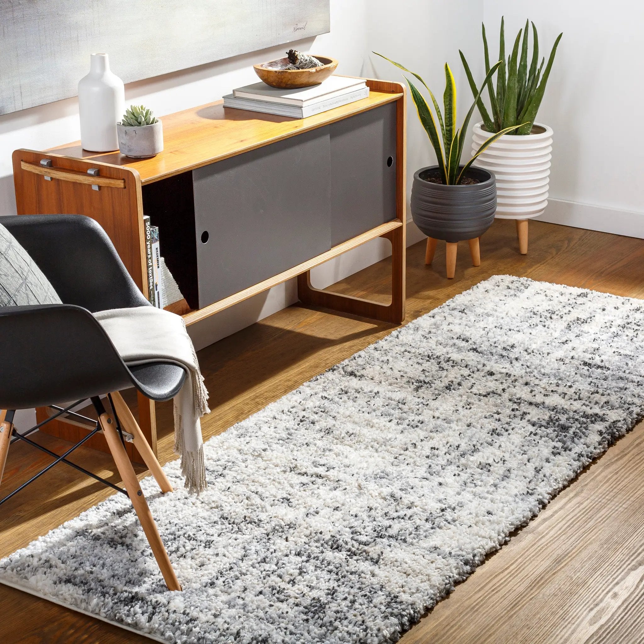 Eskimo Shag ESG-2300 Black Area Rug by LIVABLISS