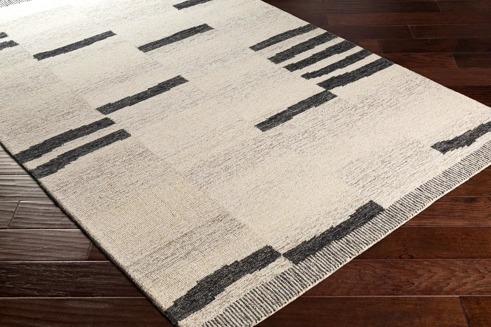 Granada GND-2330 Black Area Rug by LIVABLISS