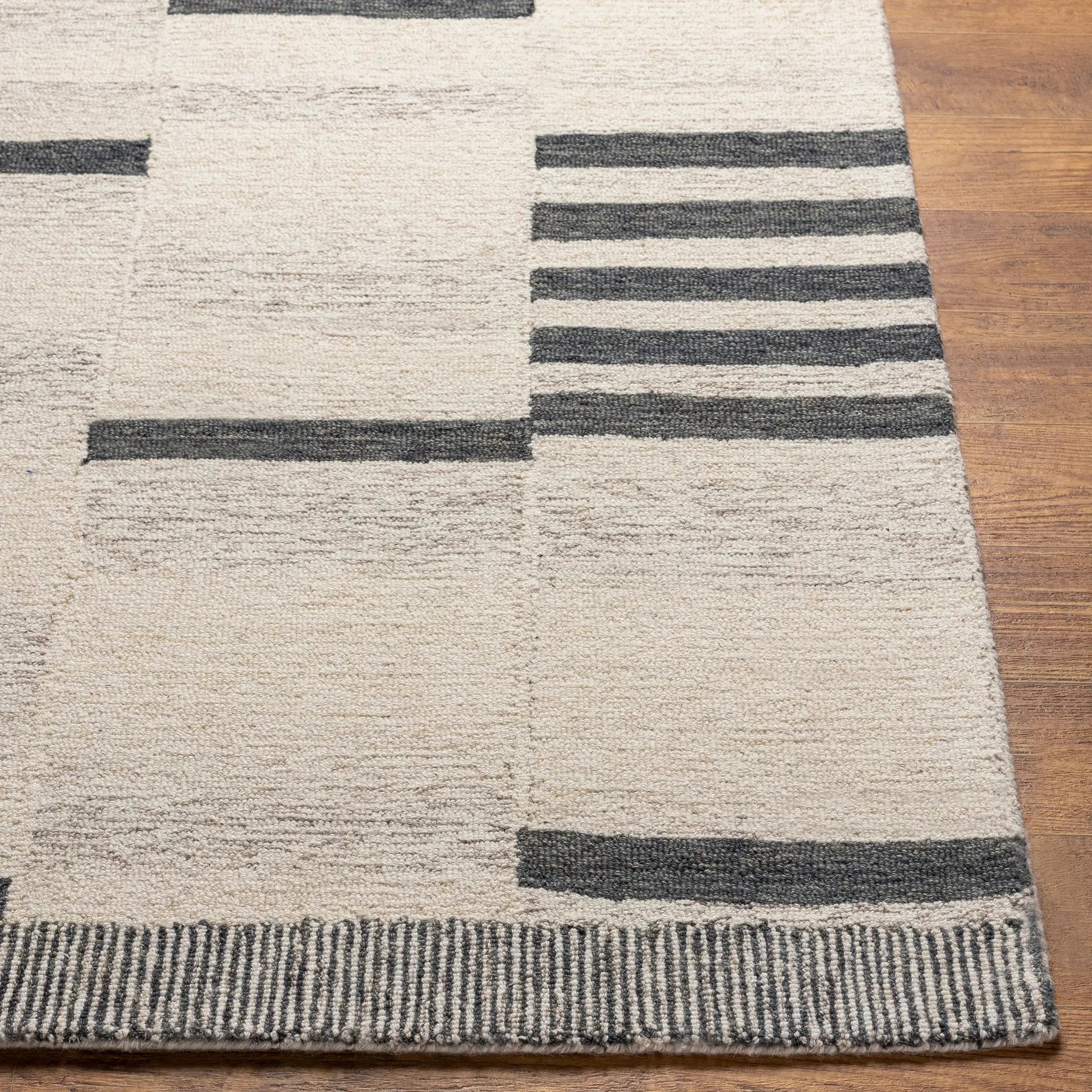 Granada GND-2330 Black Area Rug by LIVABLISS