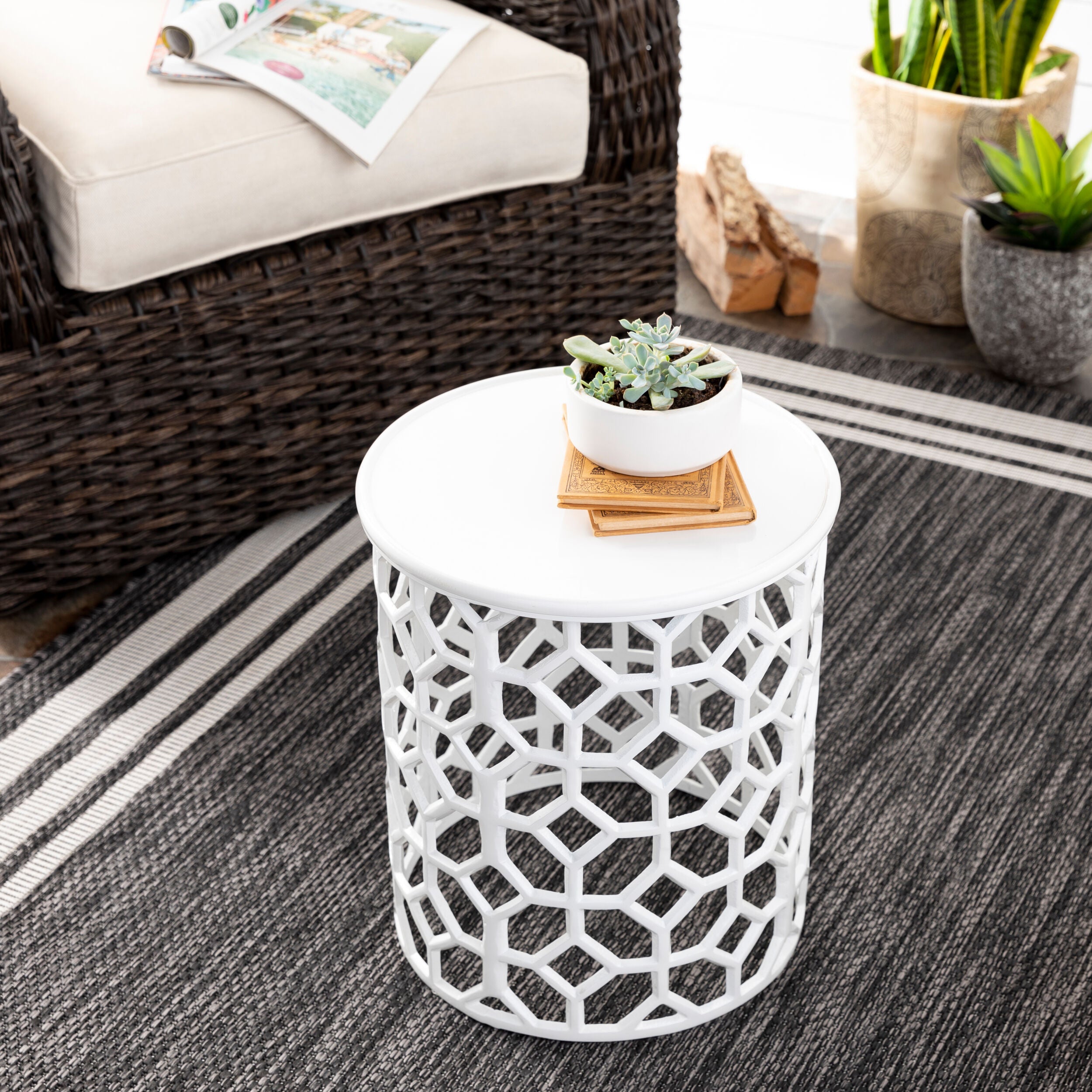 LIVABLISS Hale HALE-100 End Table