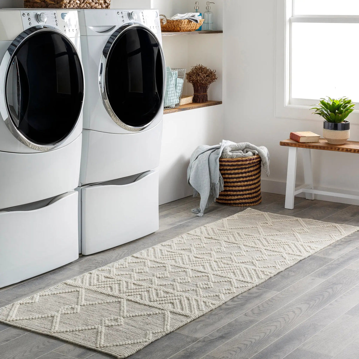 Hygge HYG-2305 Charcoal Area Rug by LIVABLISS