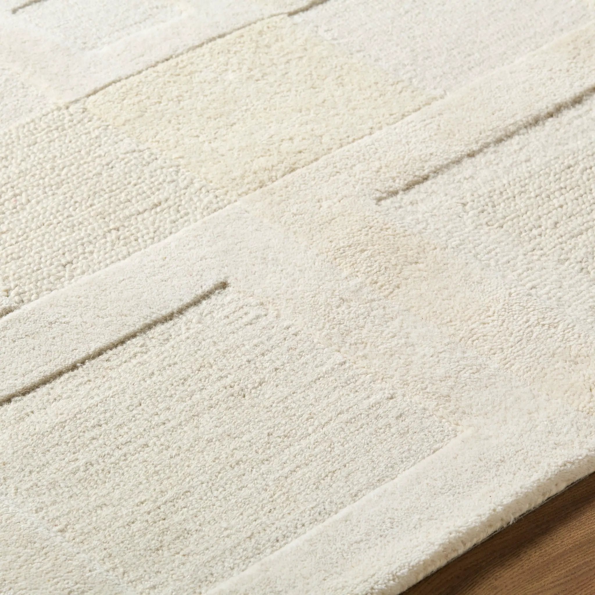 Kinsley KIS-2300 Ivory Area Rug by LIVABLISS